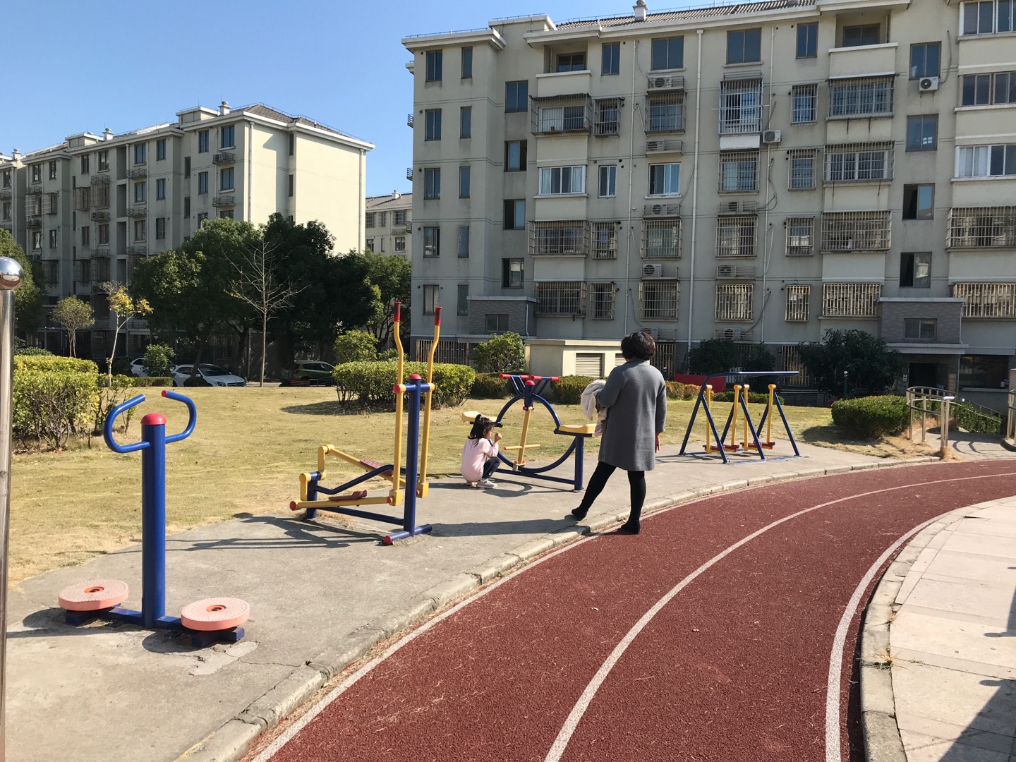 航城二居鑫唐綠波庭小區健身步道