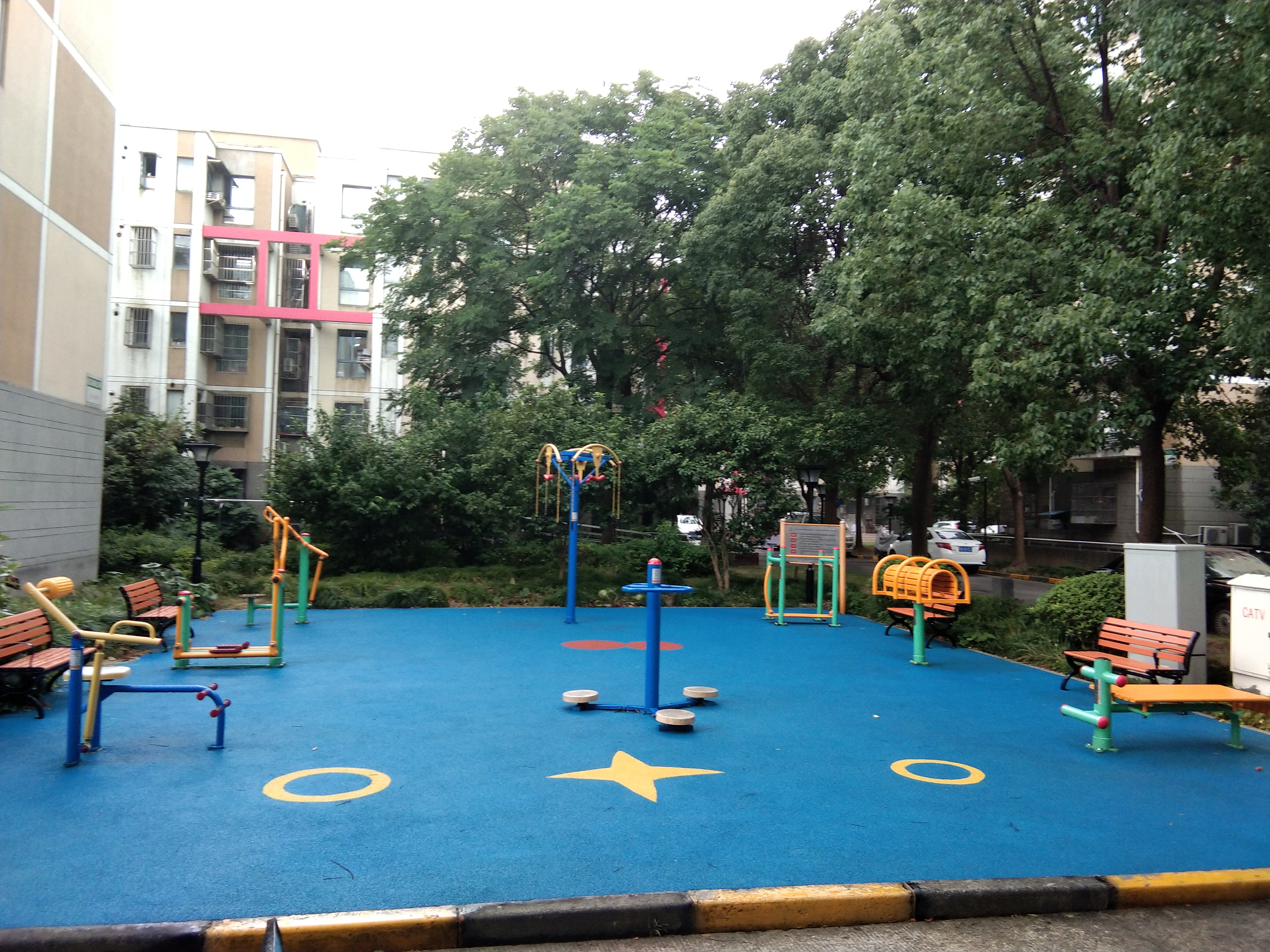 世博四居B健身苑點