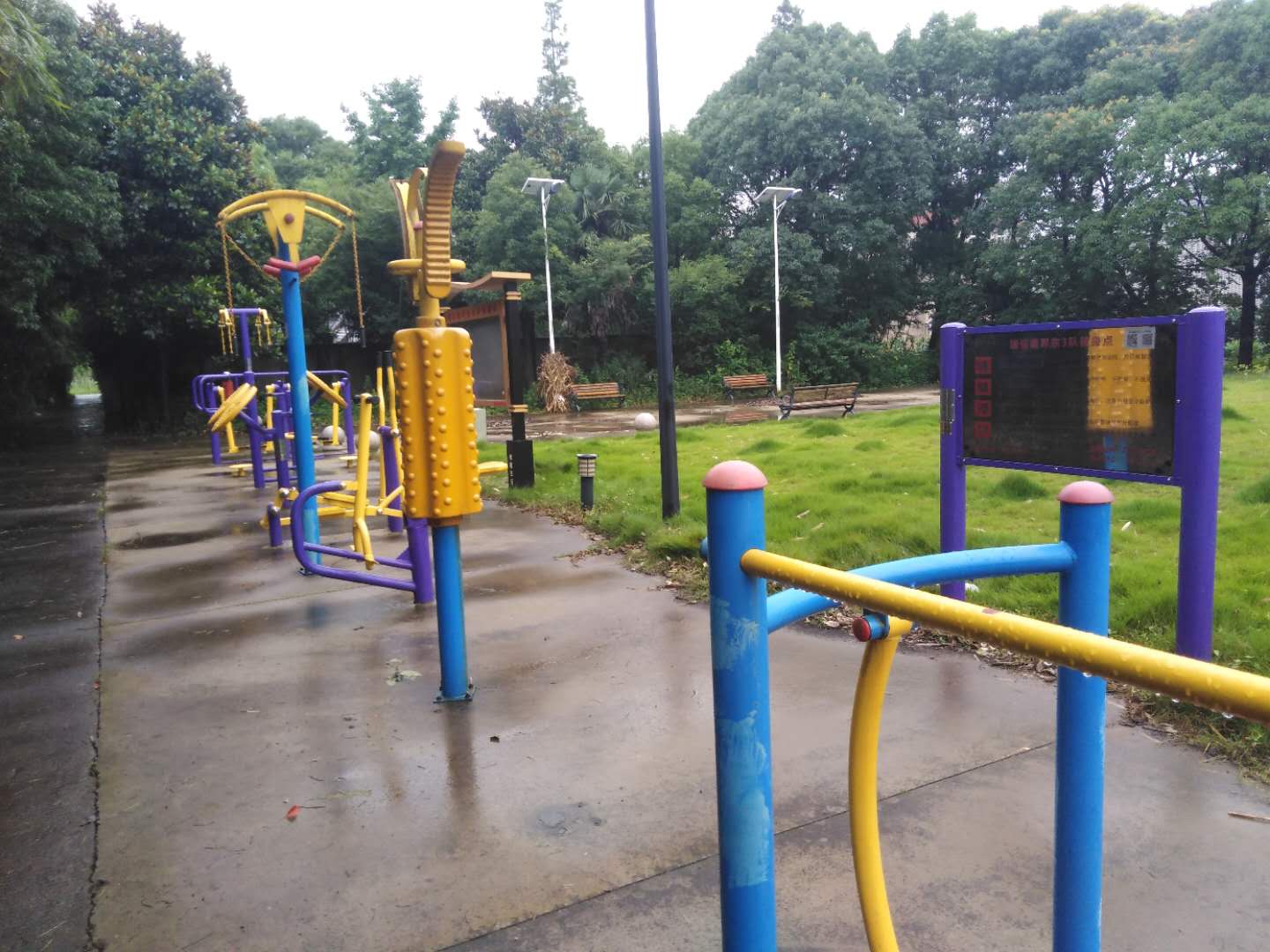 建設鎮界東村3隊健身點