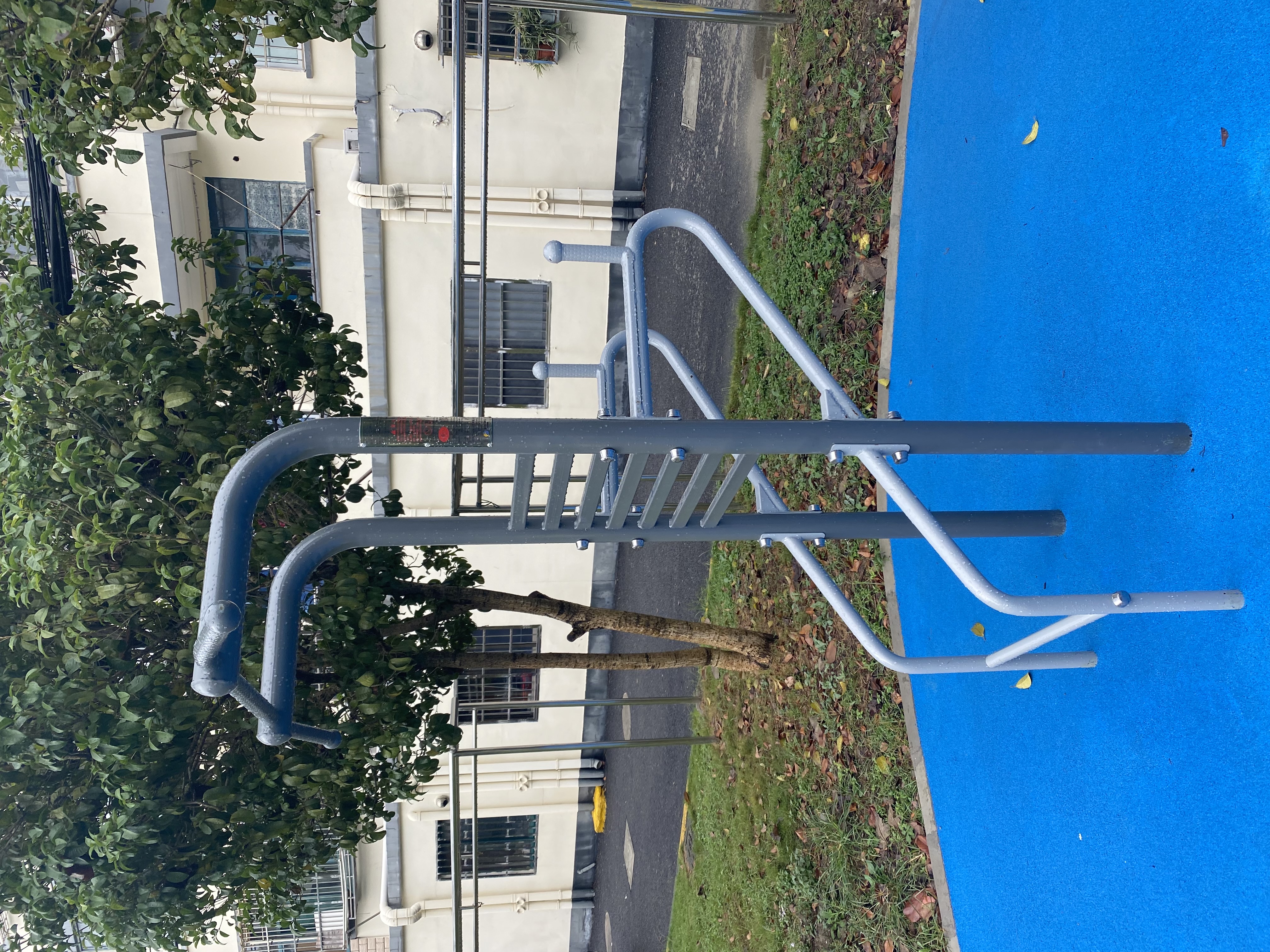 多功能訓練器 多功能訓練器