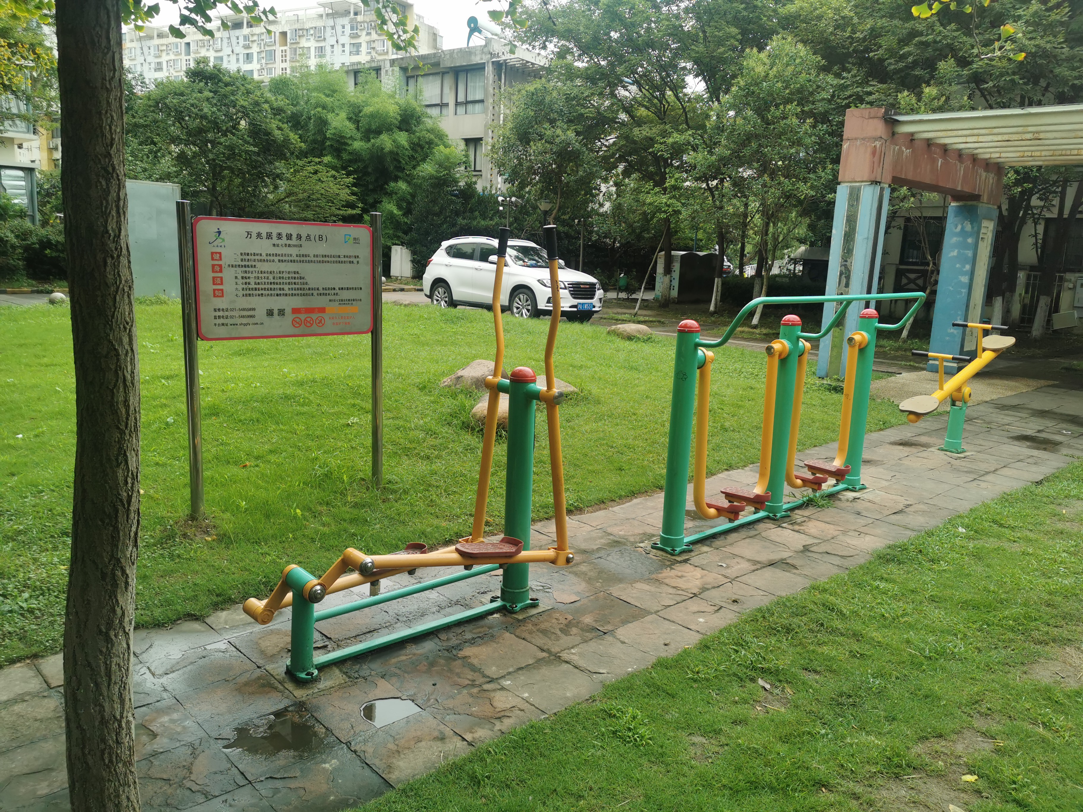 萬兆居委健身苑點B