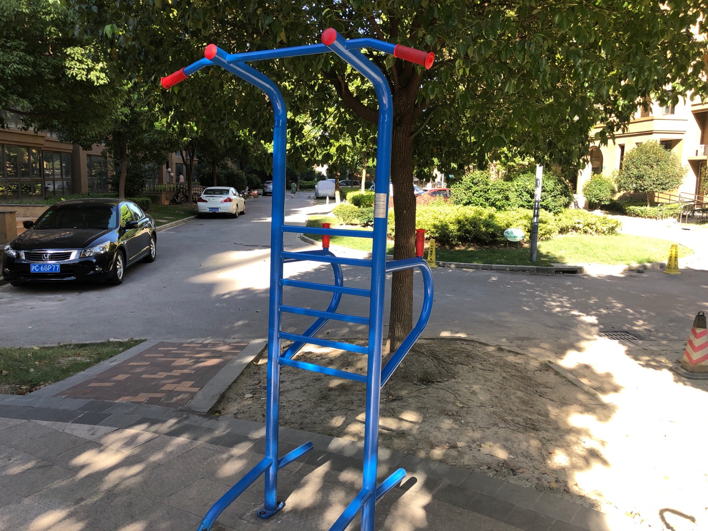 多功能訓練器 多功能訓練器