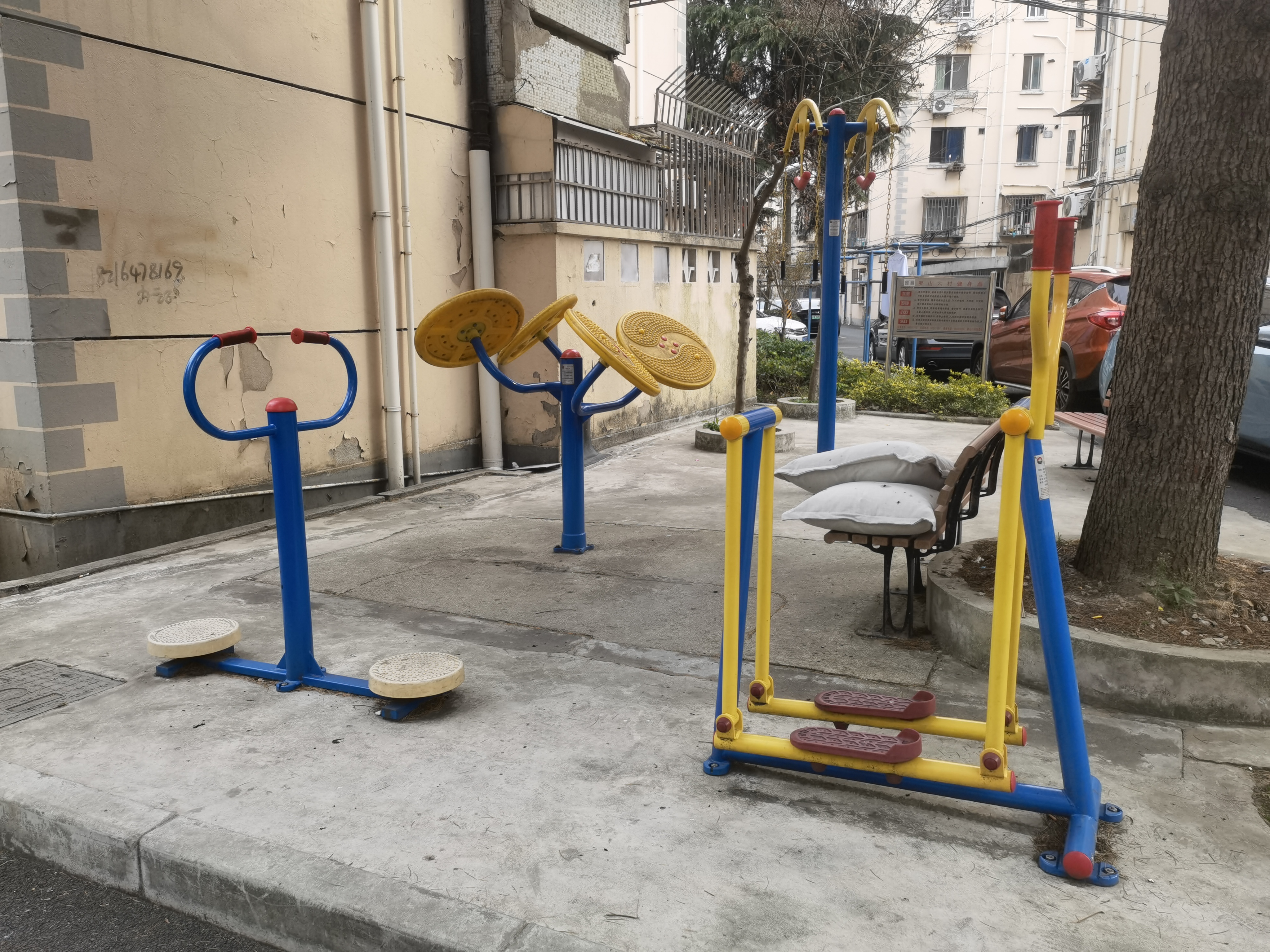 靜安區天目西路街道華康居委健身點（漢中路28弄）