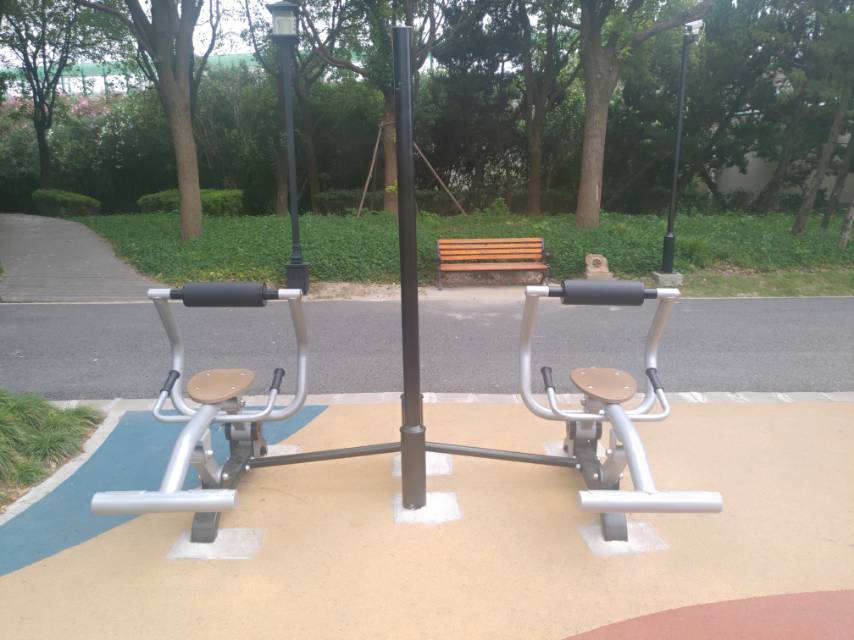 自重式背部訓練器