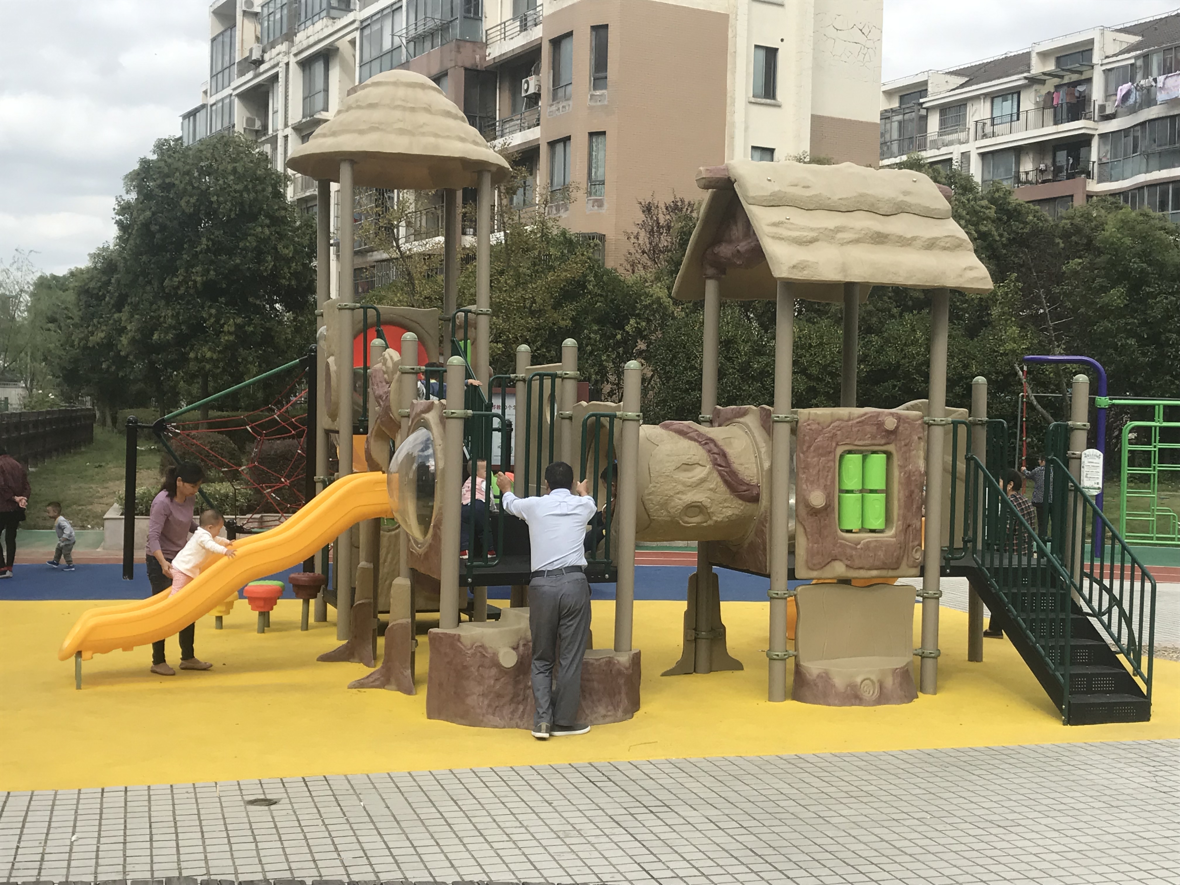 金碧居委法治廣場益智健身苑點