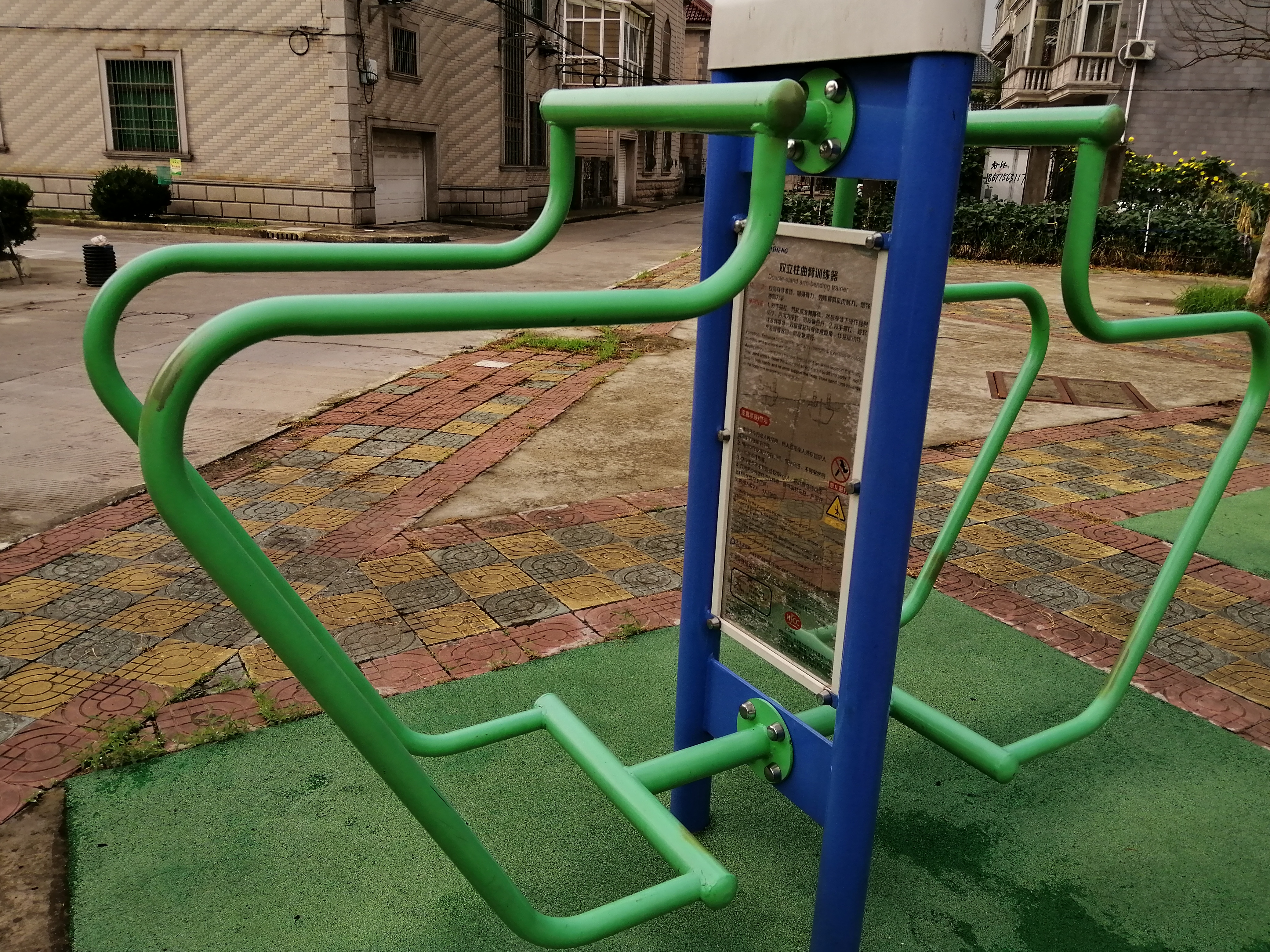 雙立柱曲臂訓練器