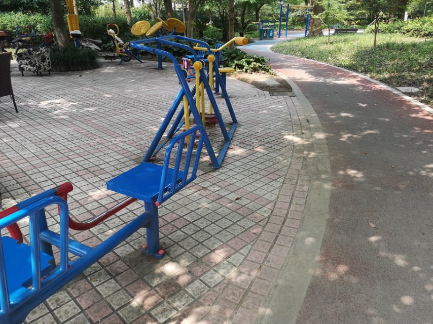 梅隴鎮文體中心健身苑