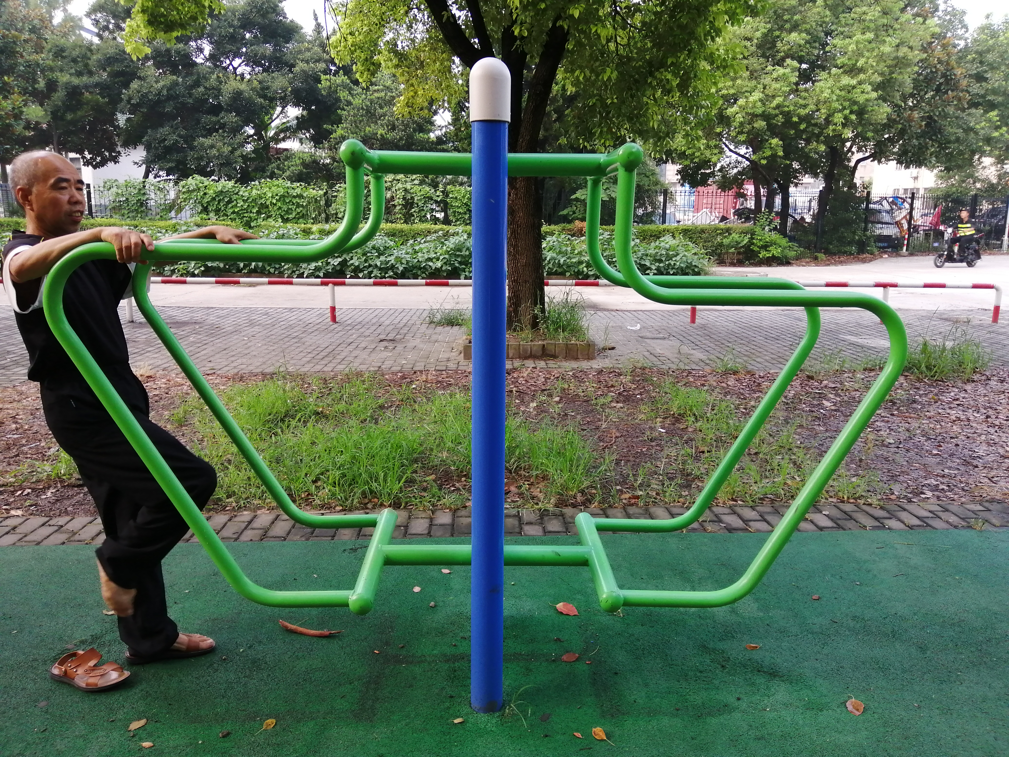 雙立柱曲臂訓(xùn)練器 雙立柱曲臂訓(xùn)練器