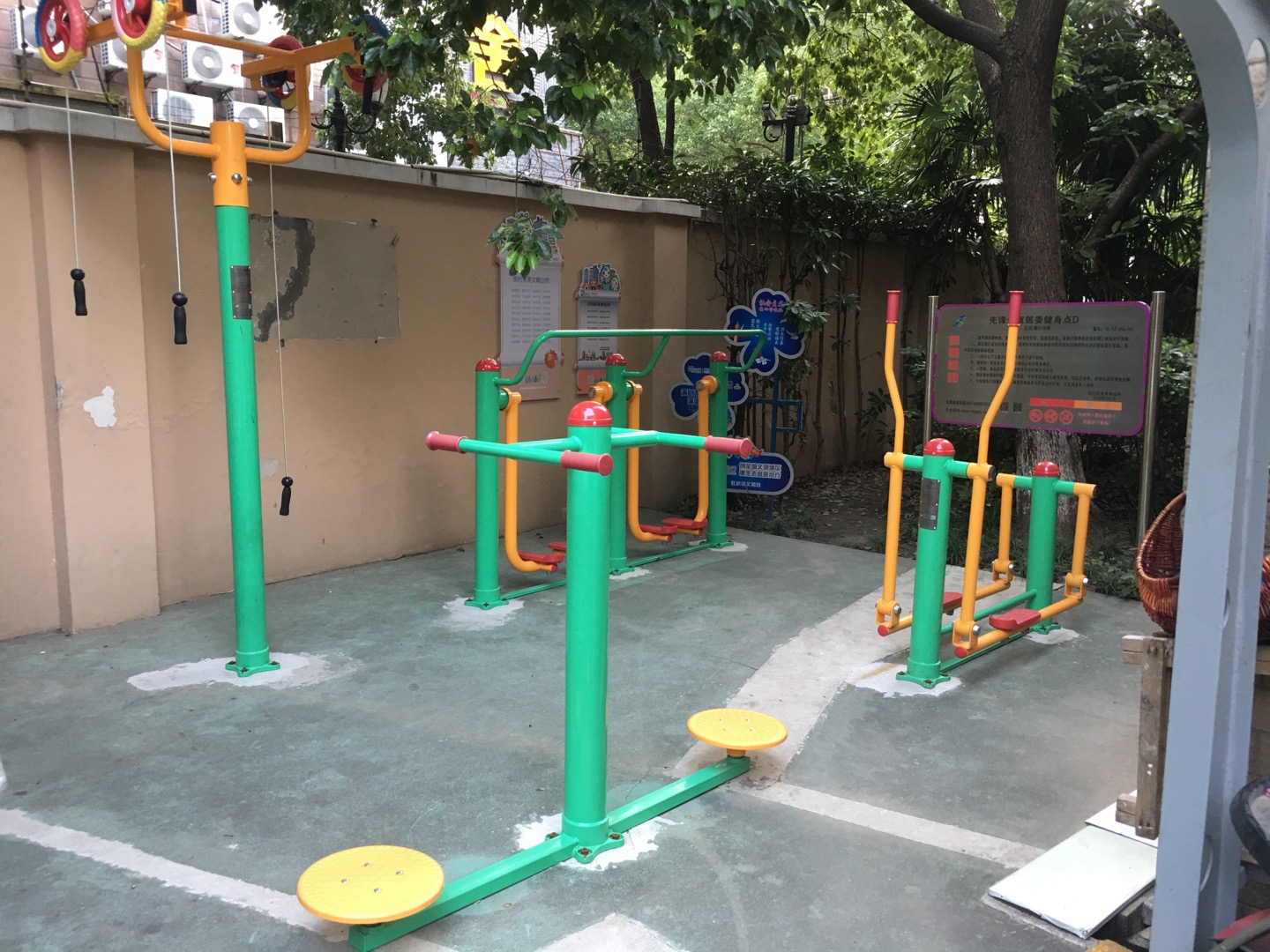 先鋒公寓居委新悅公寓健身點