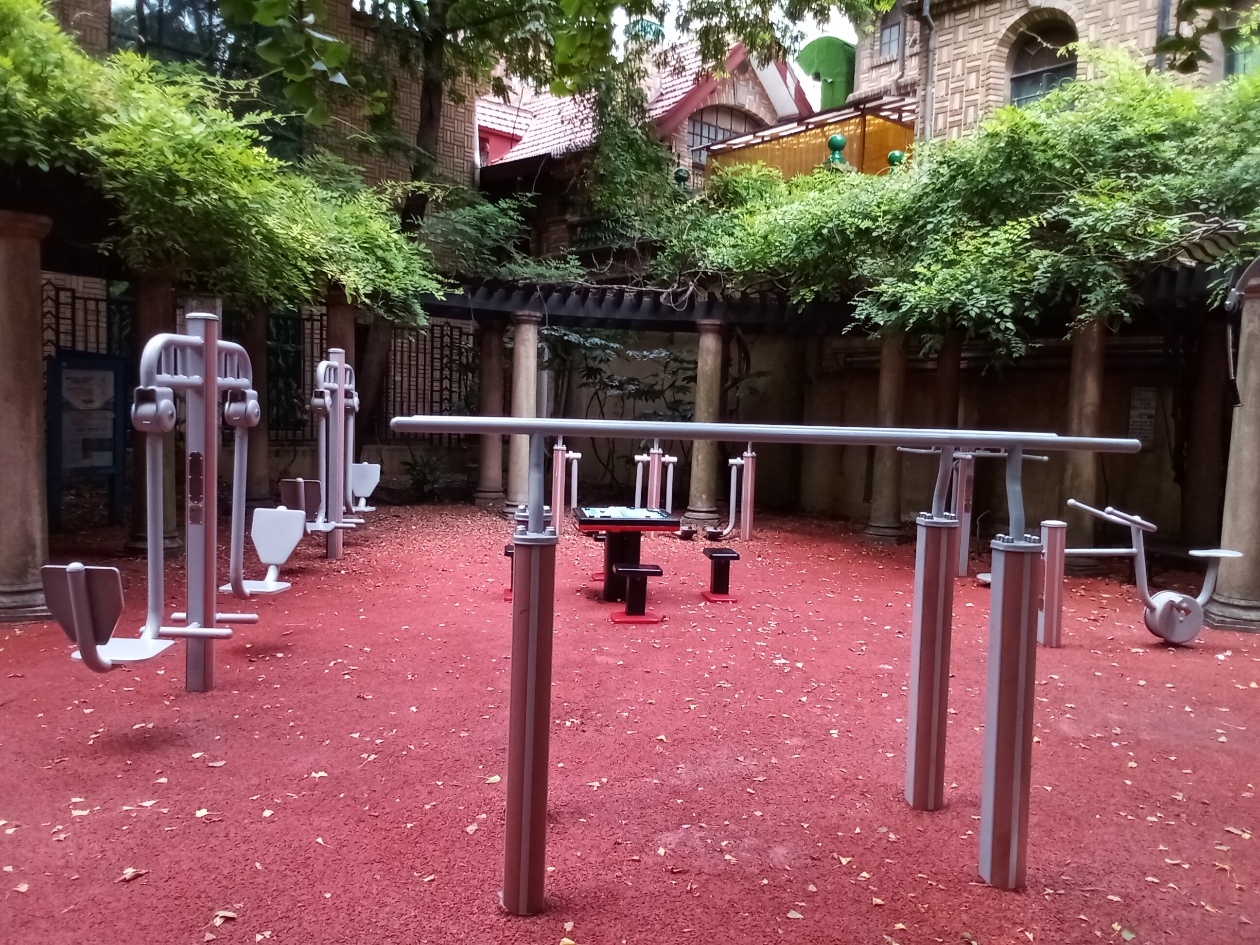靜安區南京西路街道延中居委健身點（巨鹿路568弄）