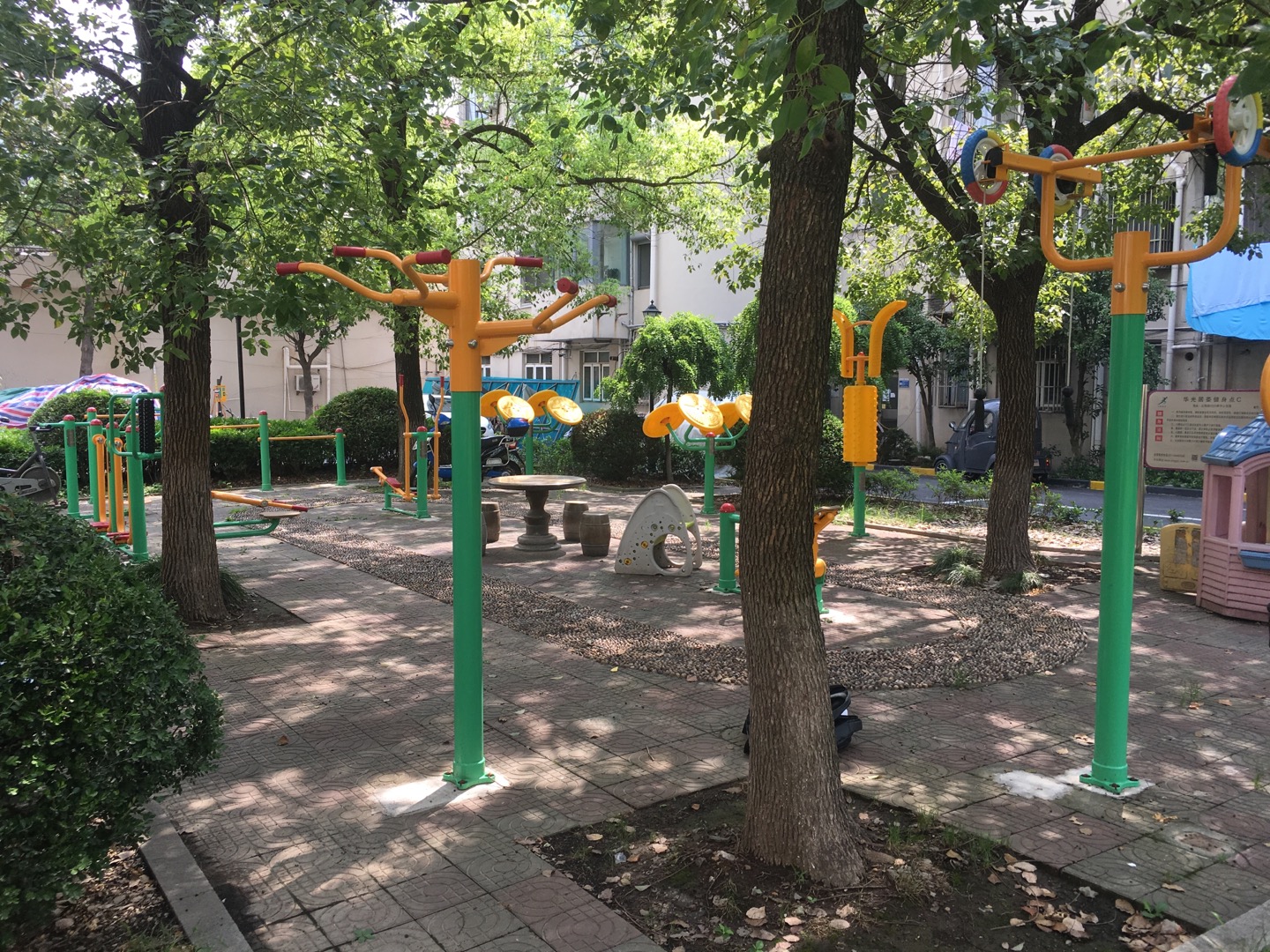 華光居委金泉苑健身點