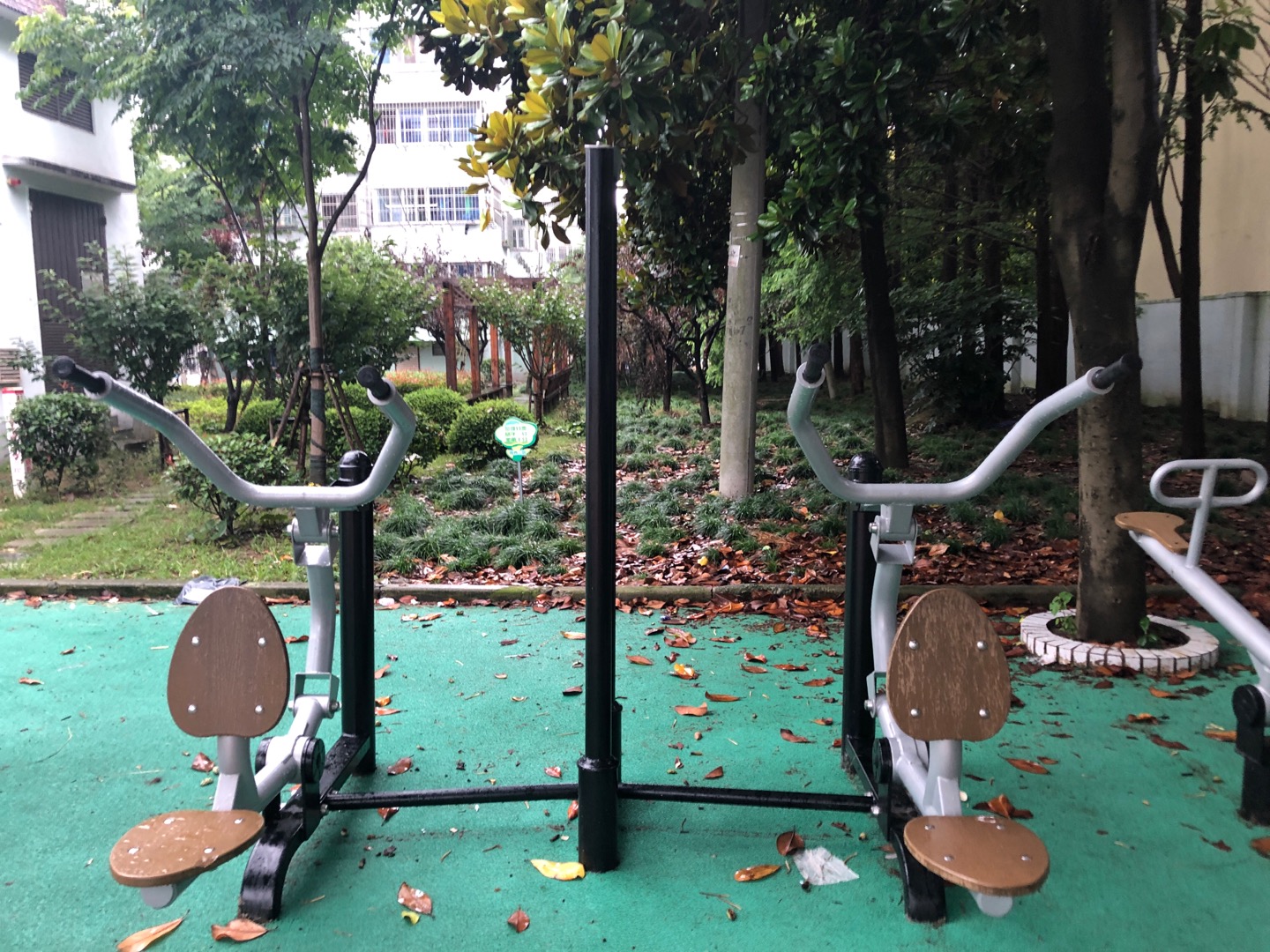 自重式高拉訓(xùn)練器