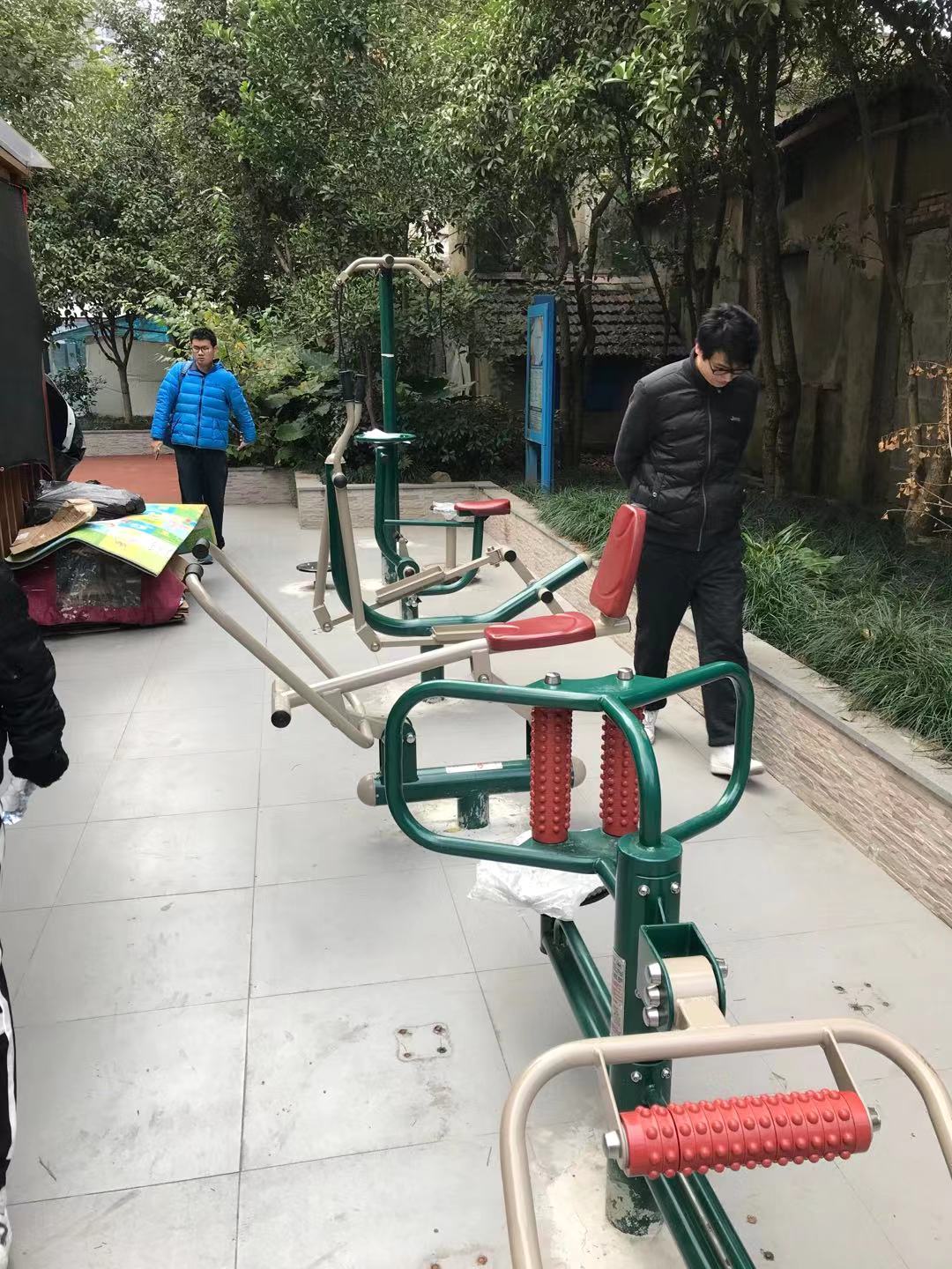 靜安區(qū)曹家渡街道高榮居委健身點(diǎn) （萬(wàn)航渡路661弄二）