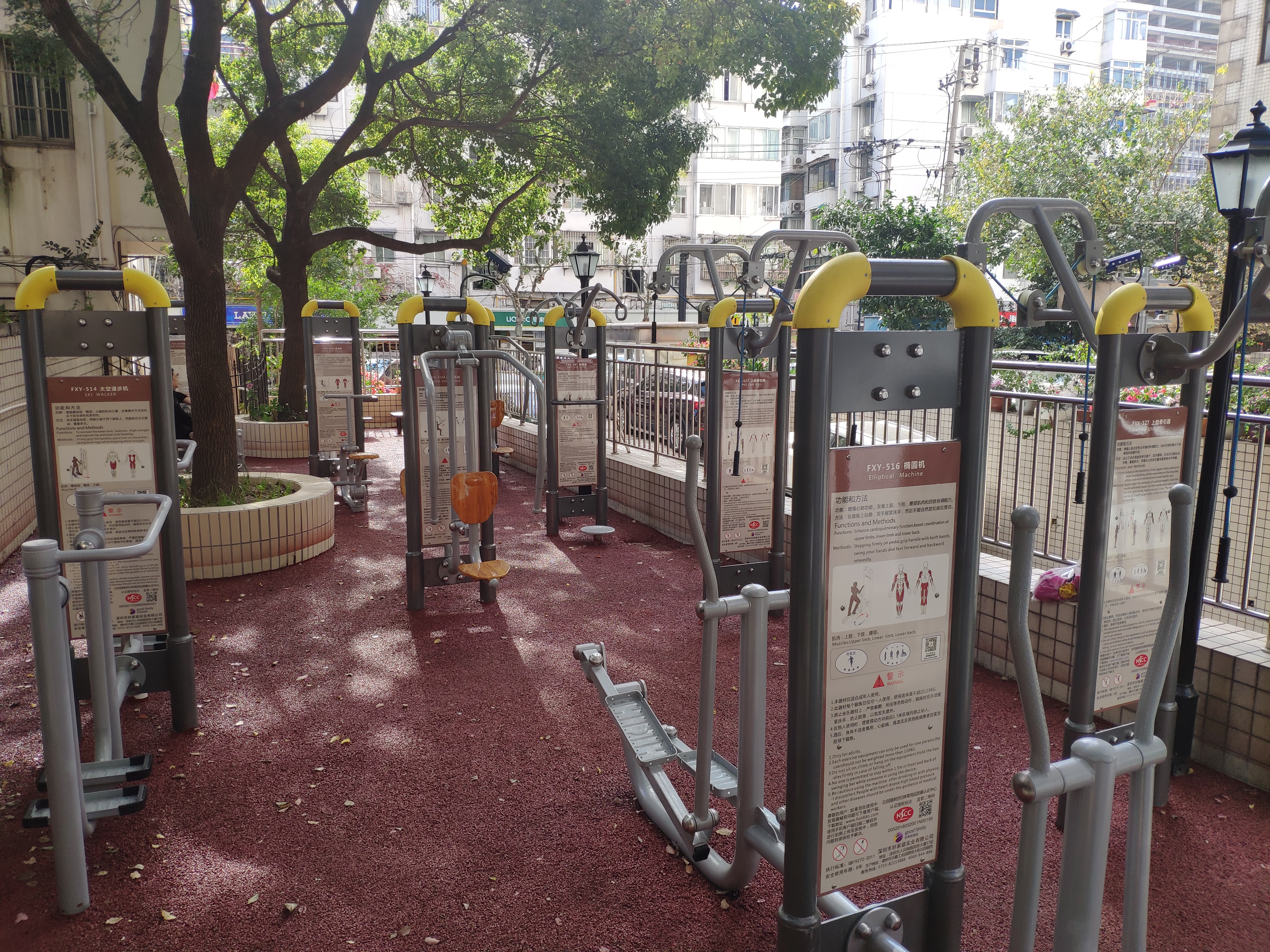 靜安區江寧路街道句容里居委健身點（海防路228號）