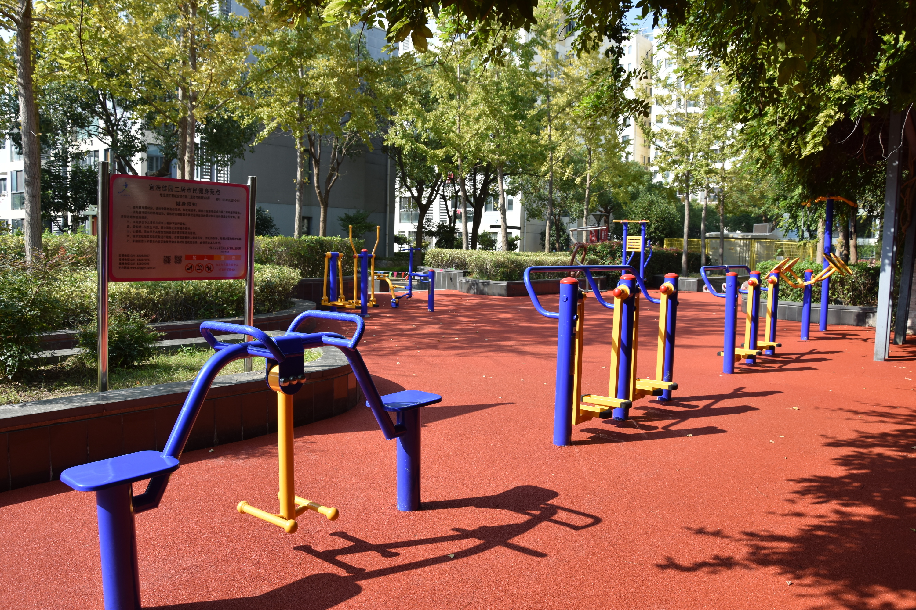 南匯新城鎮宜浩佳園二居委竹柏路366弄人行通道