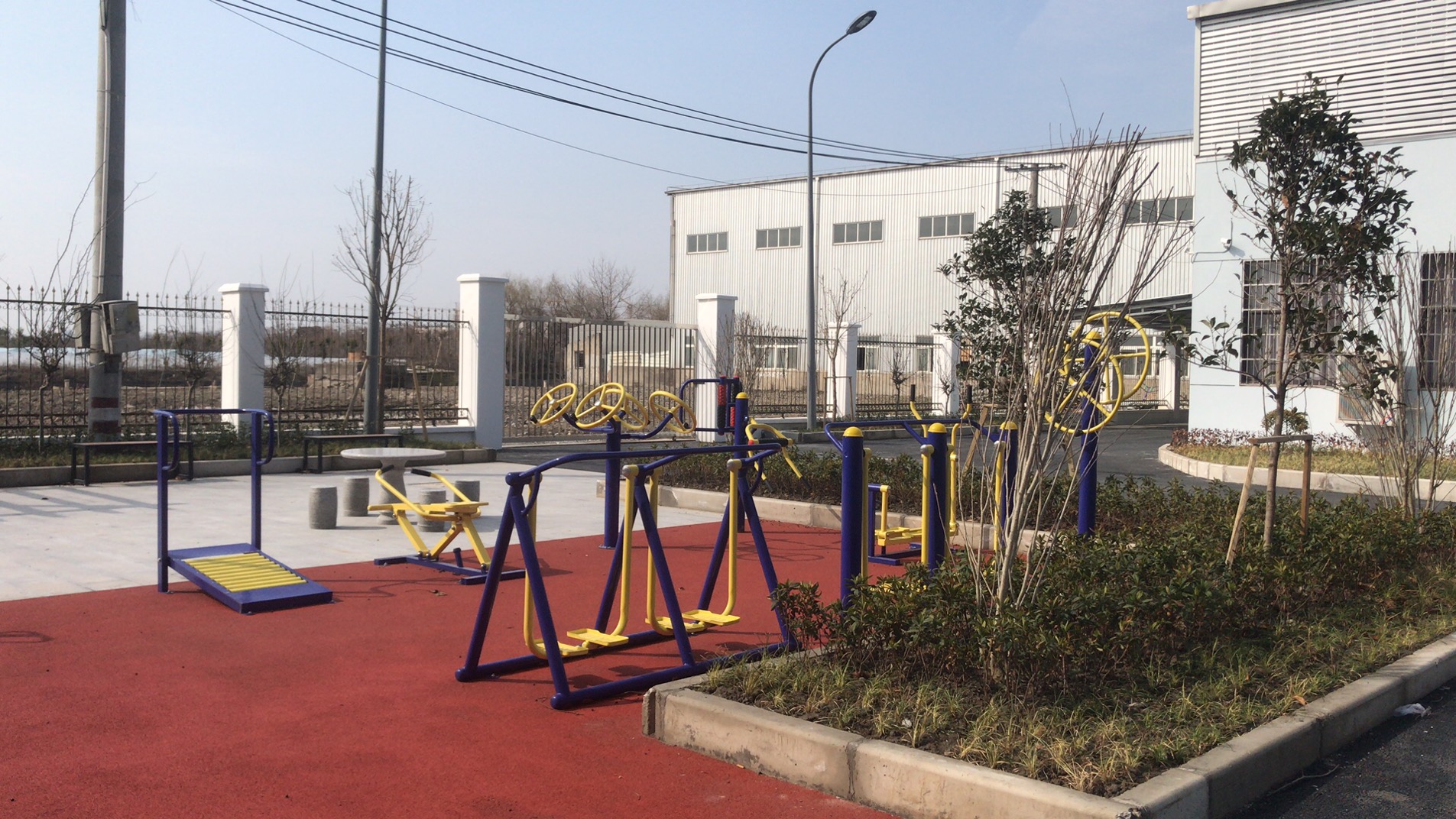 青浦區(qū)白鶴鎮(zhèn)曙光村綜合服務(wù)站益智健身點(diǎn)