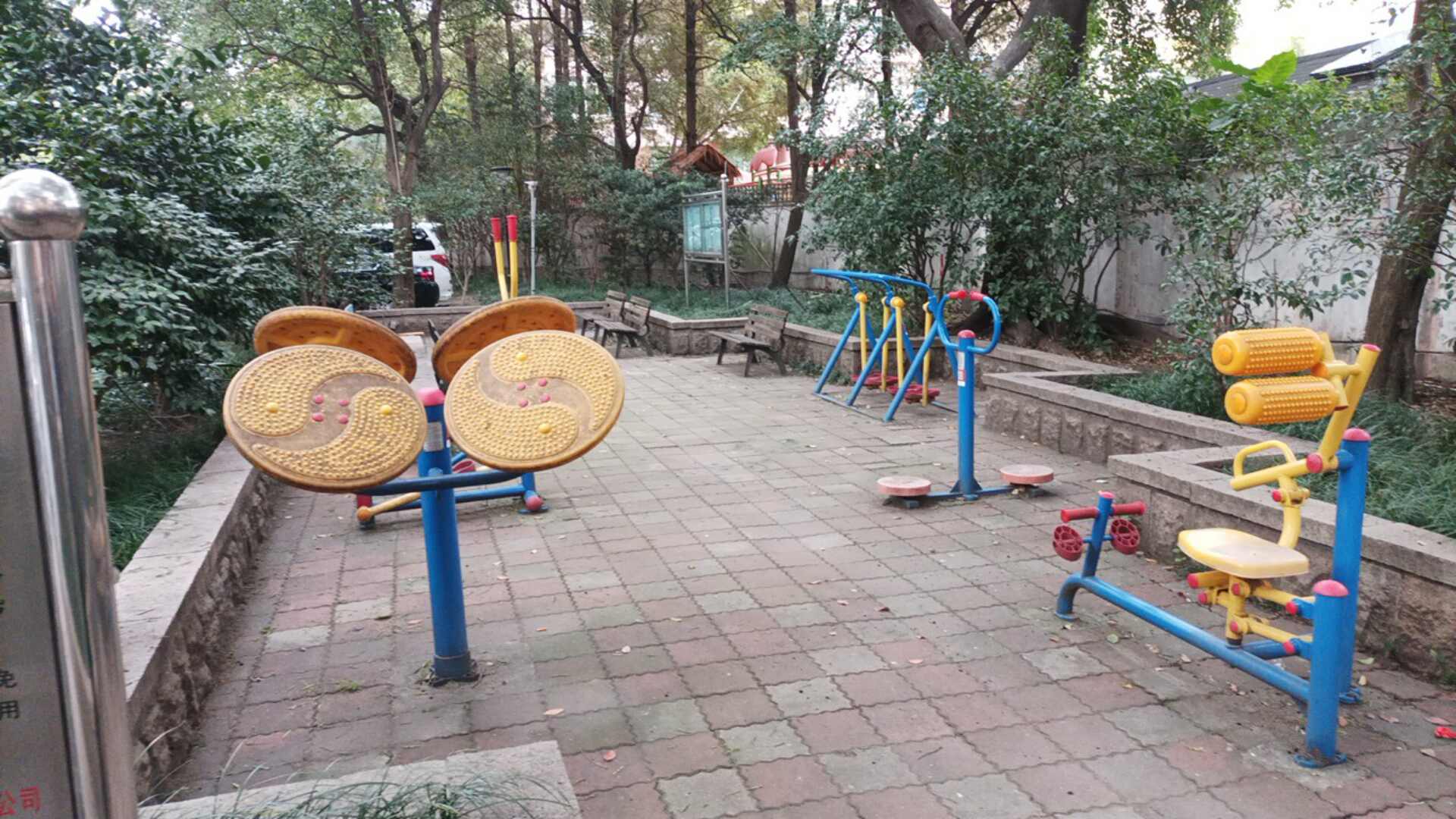 周家巷居委健身點