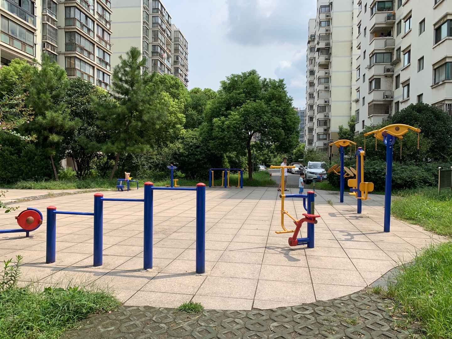 淞南九村一居委健身點(diǎn)