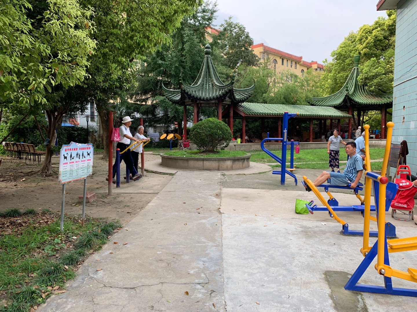 淞南七村居委健身點
