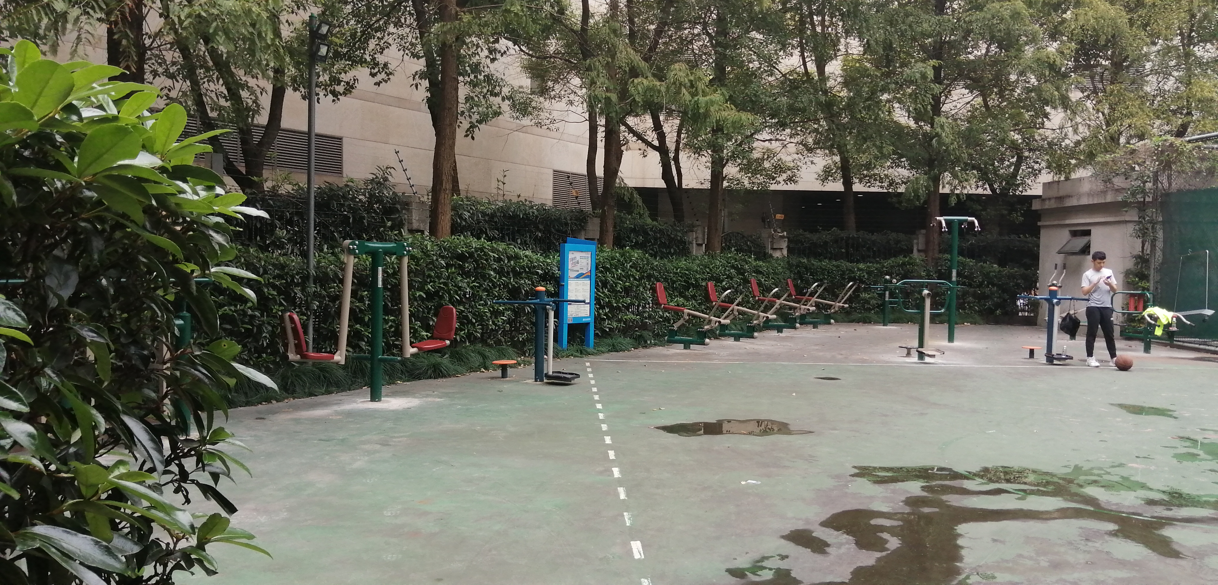 靜安區曹家渡街道達安居委健身苑（康定路1588號）