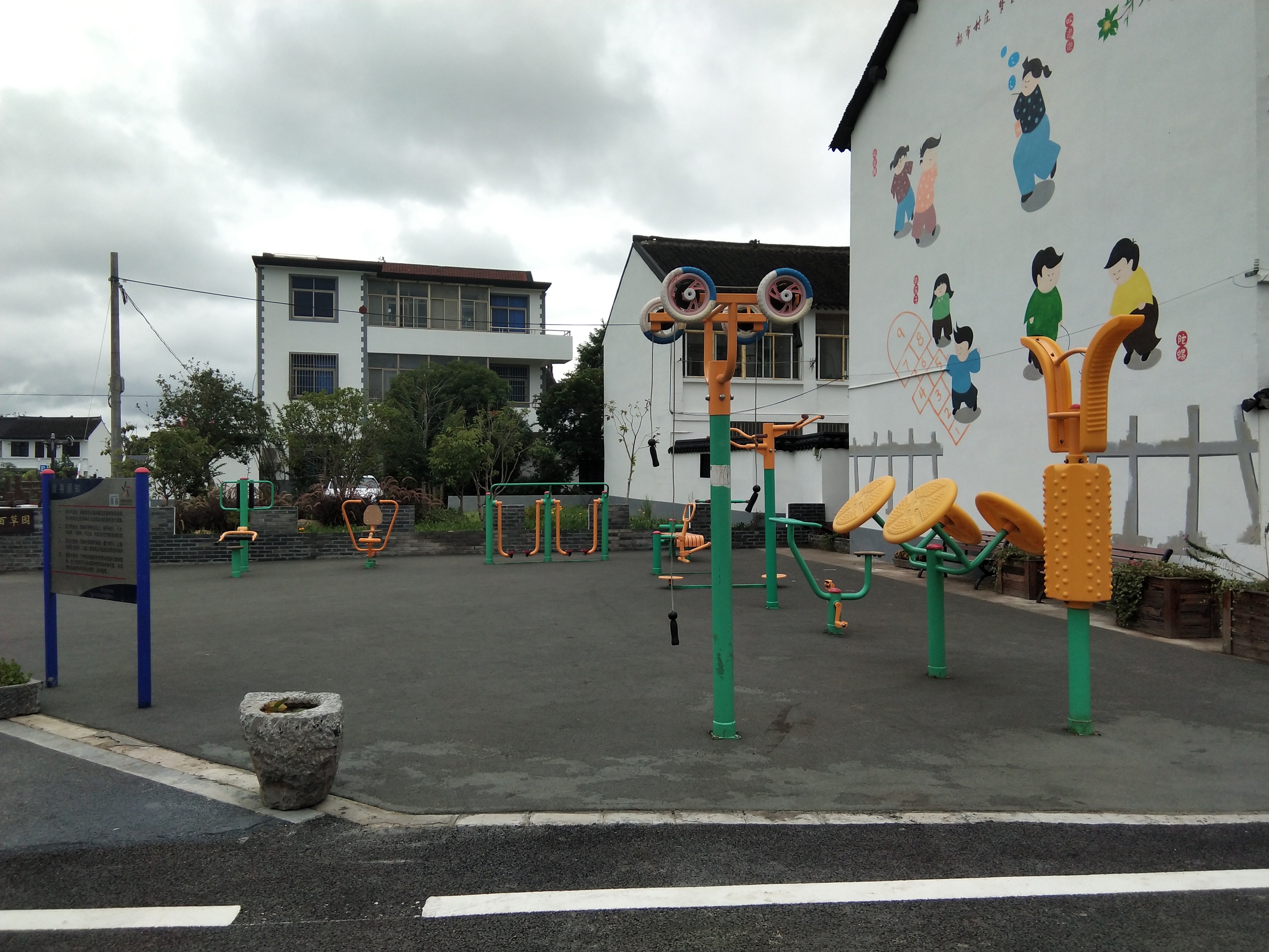 革新村2組健身苑點