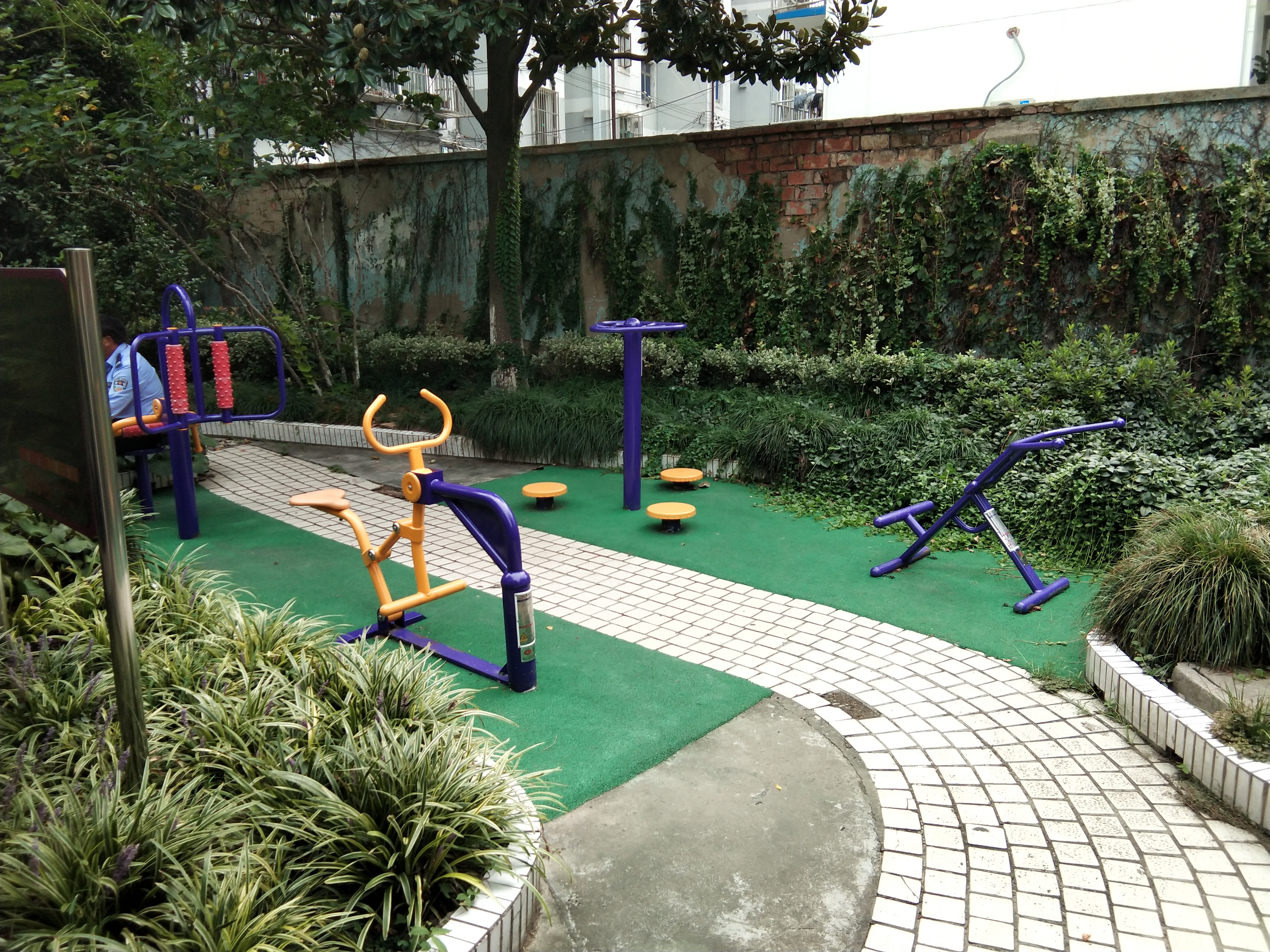 盈中社區海盈路小花園健身點