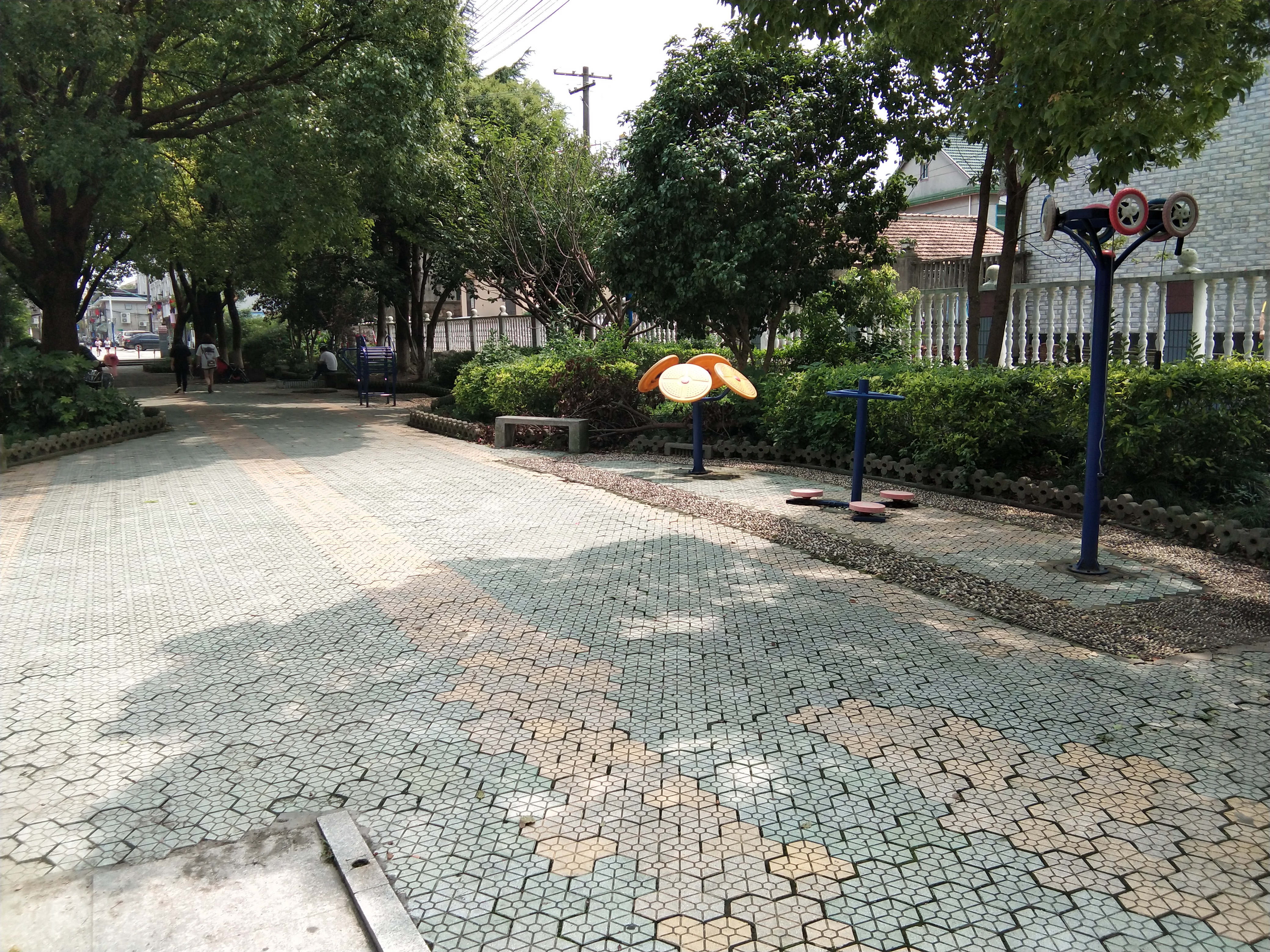 奉城鎮頭橋五華小區市民益智健身苑點