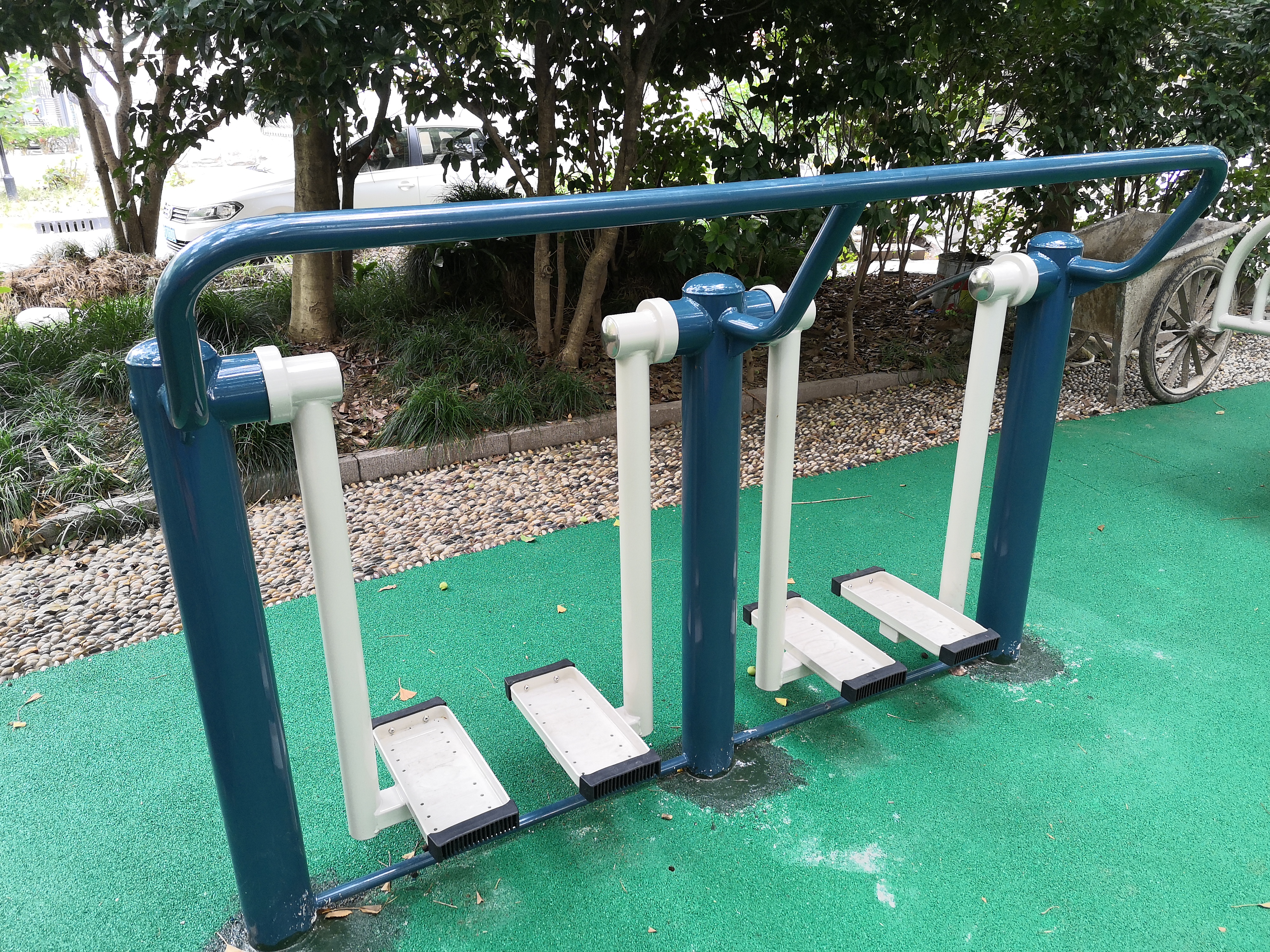 二位太空漫步機(jī)