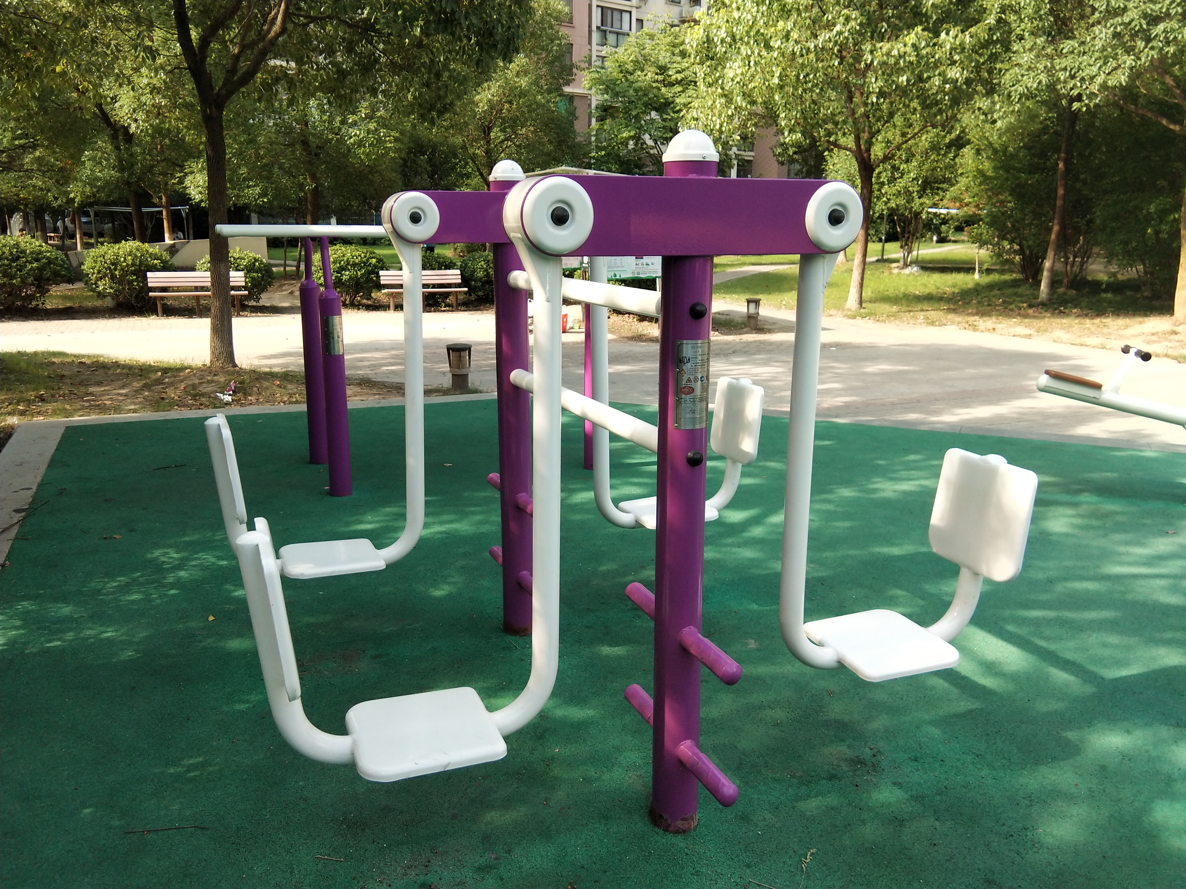 四位蹬力訓練器