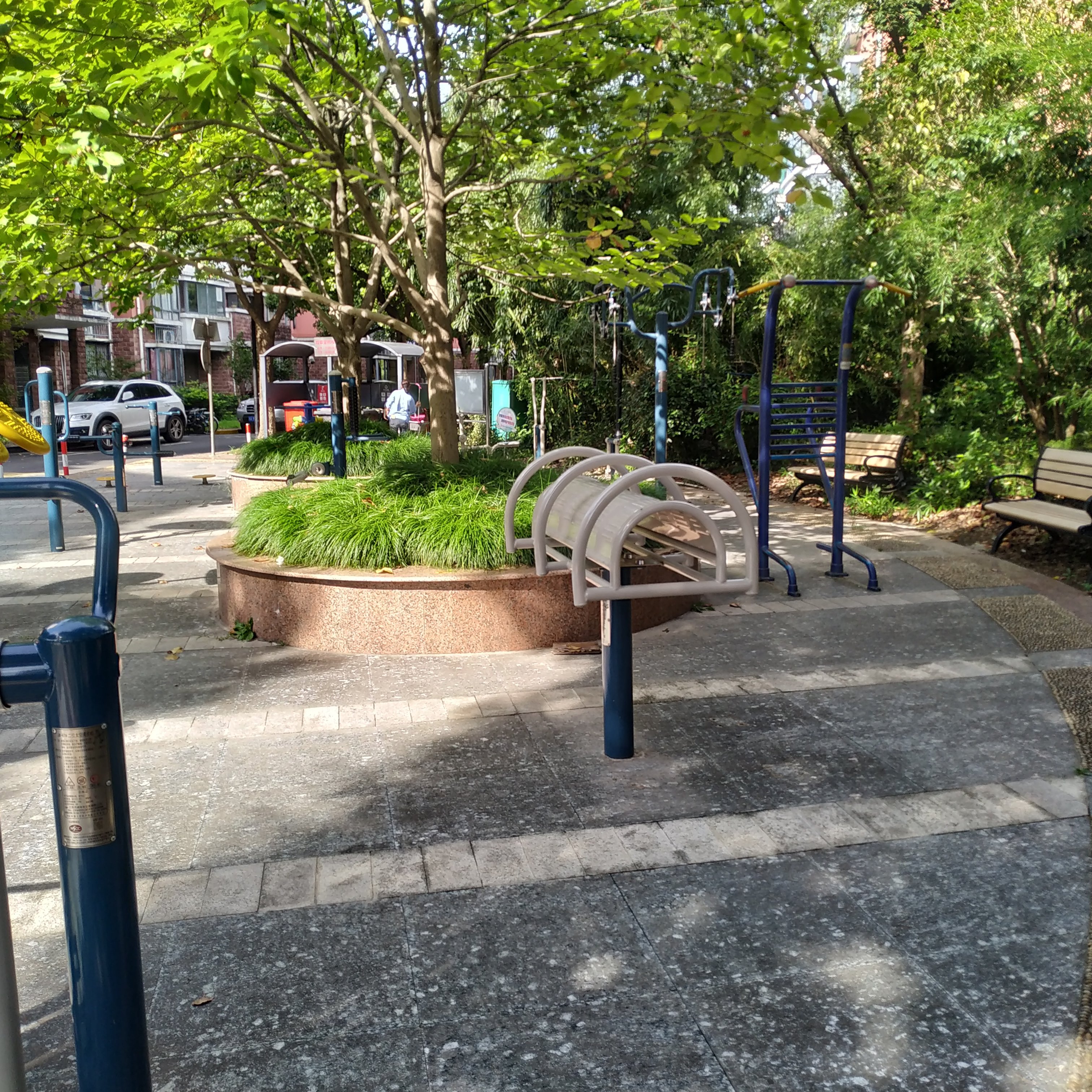 金虹大廈居委明申花園小區(qū)健身點(diǎn)