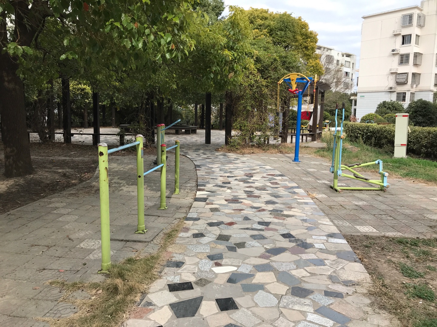 嶗山二村居委會(huì)健身點(diǎn)（一）