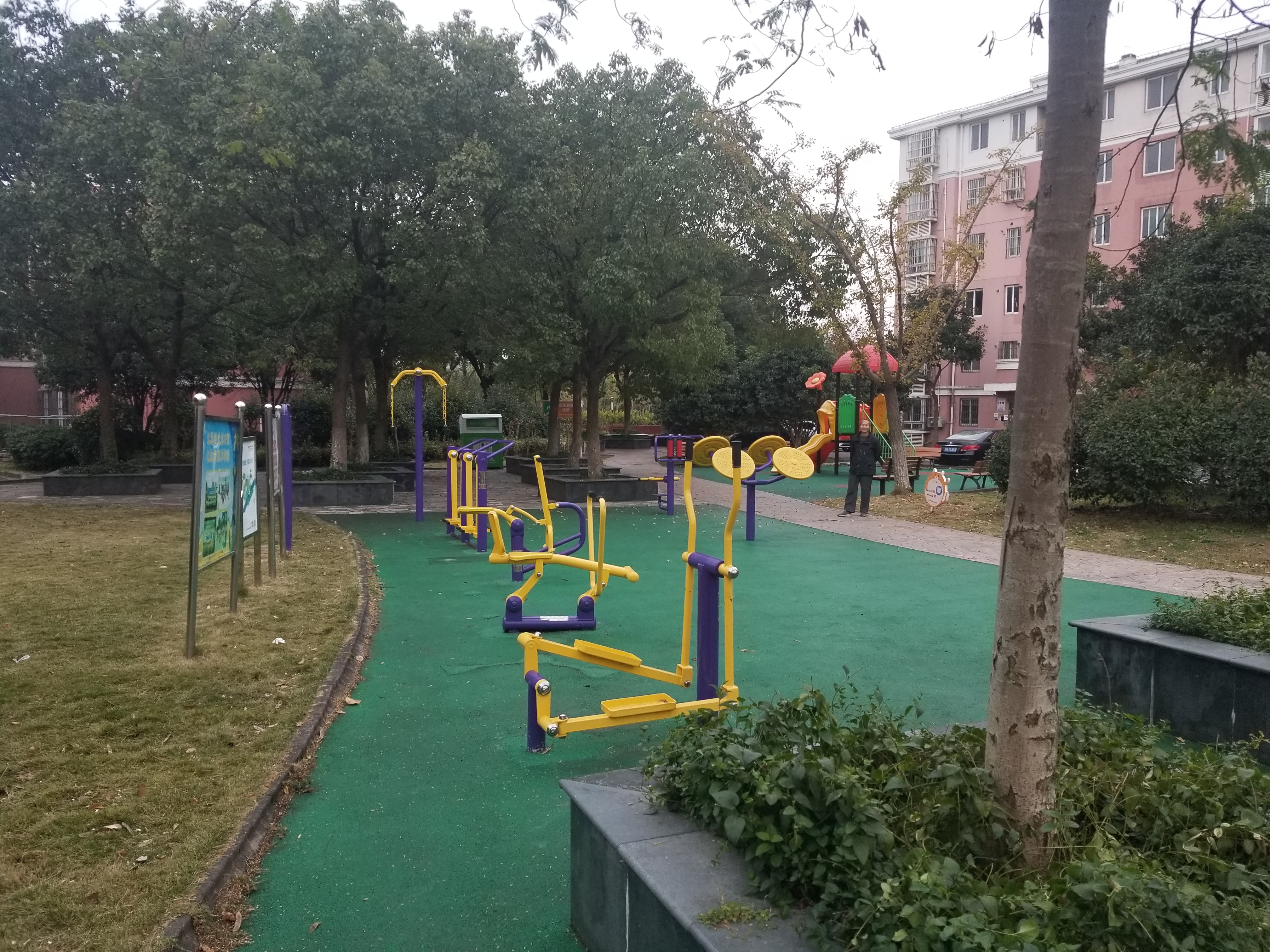 新苑居委健身點（一）