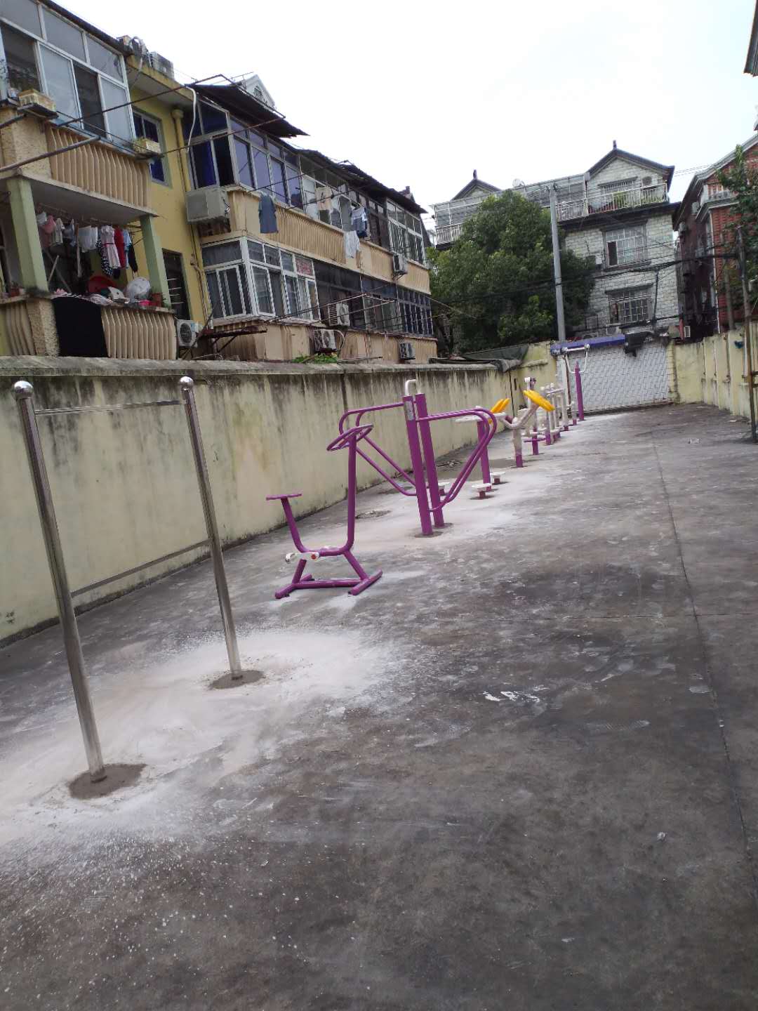 閔行區華漕鎮紀王居委紀源路健身點