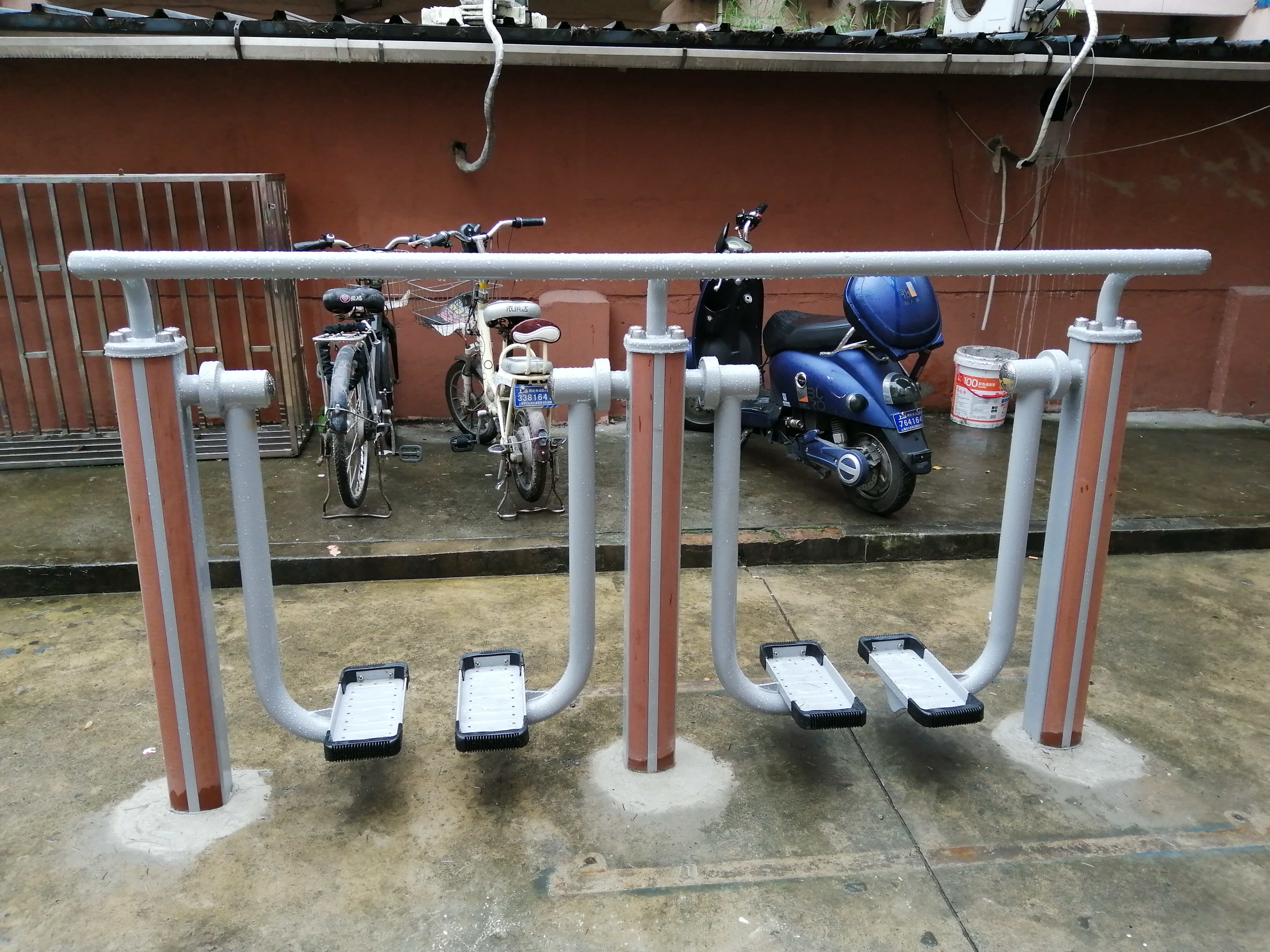 雙位太空漫步機