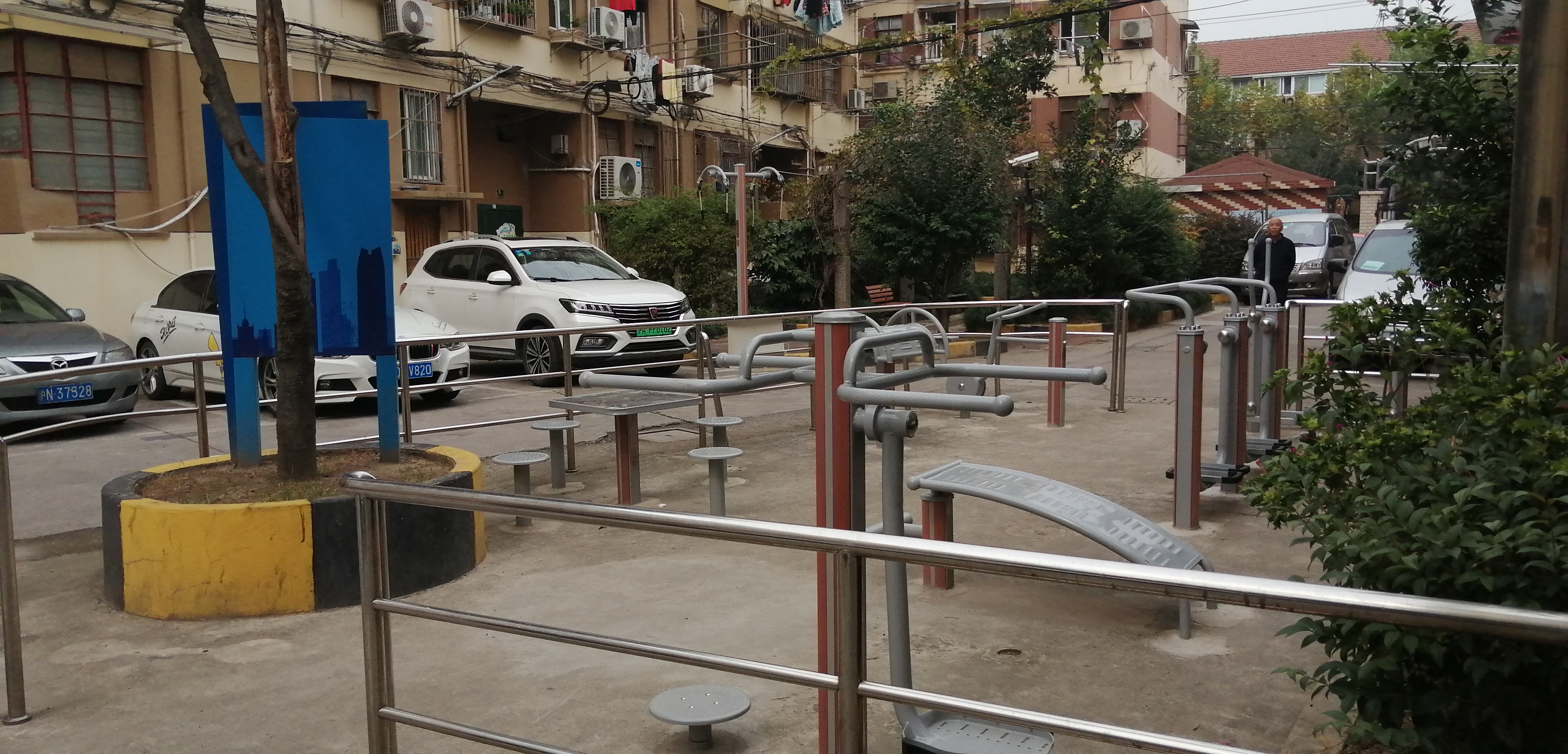 靜安區芷江西路街道洪南山居委健身點（南山路151弄）