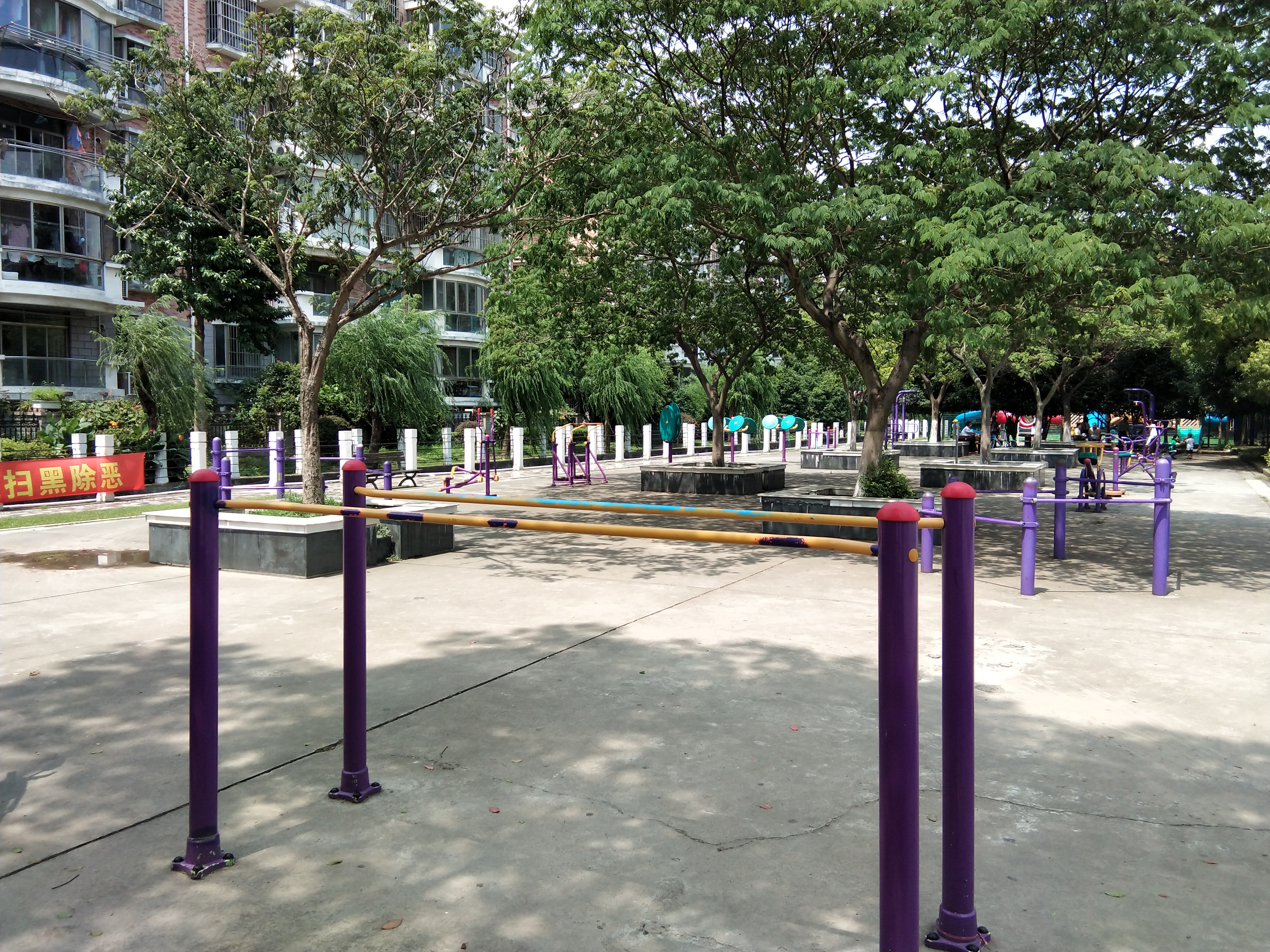 西渡街道新南居委市民益智健身苑點