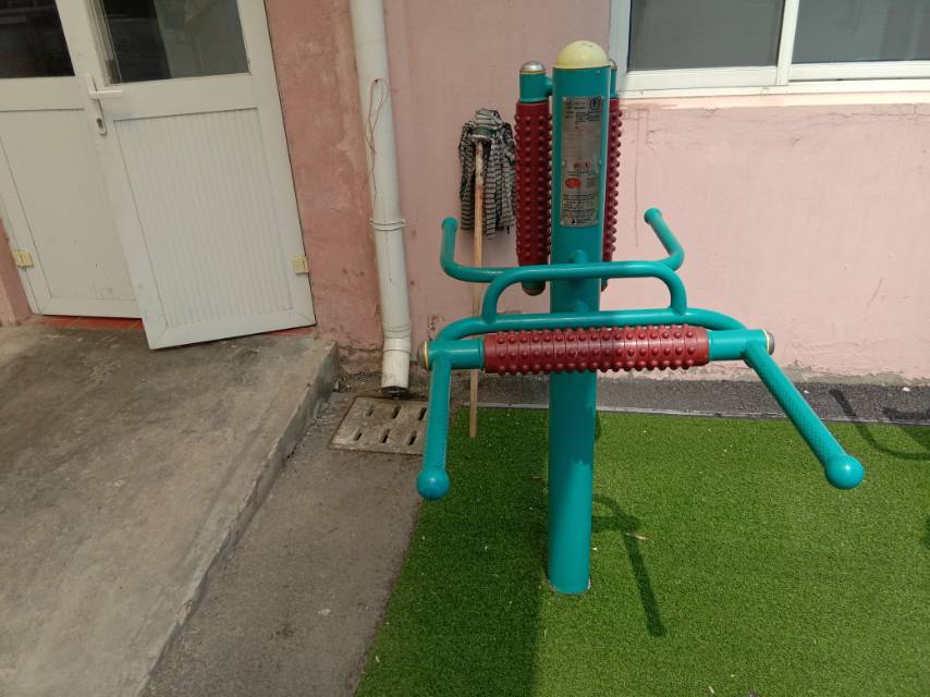 坐式腰背按摩器