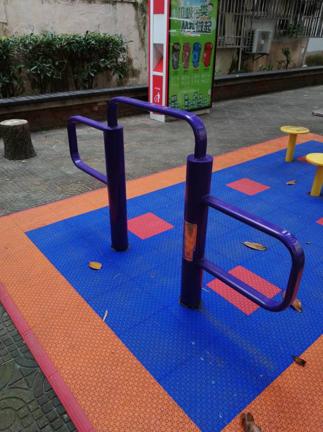 彈振壓腿器 彈振壓腿器