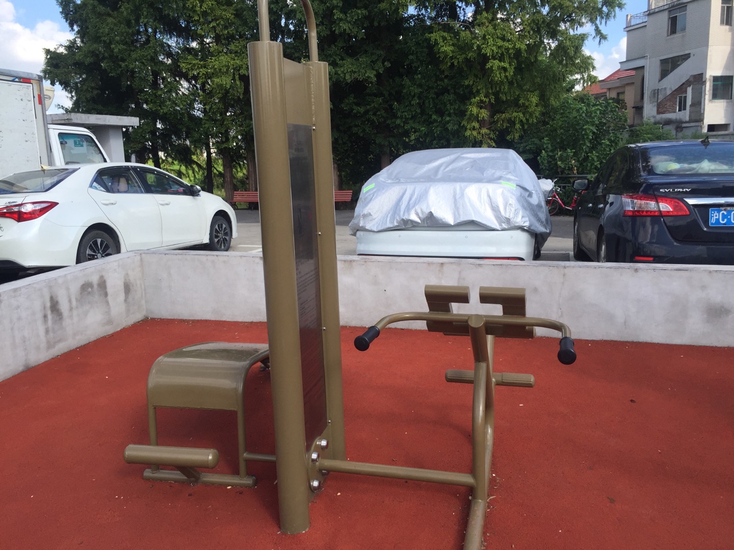 背肌腹肌訓練器(兩站位) 背肌腹肌訓練器(兩站位)