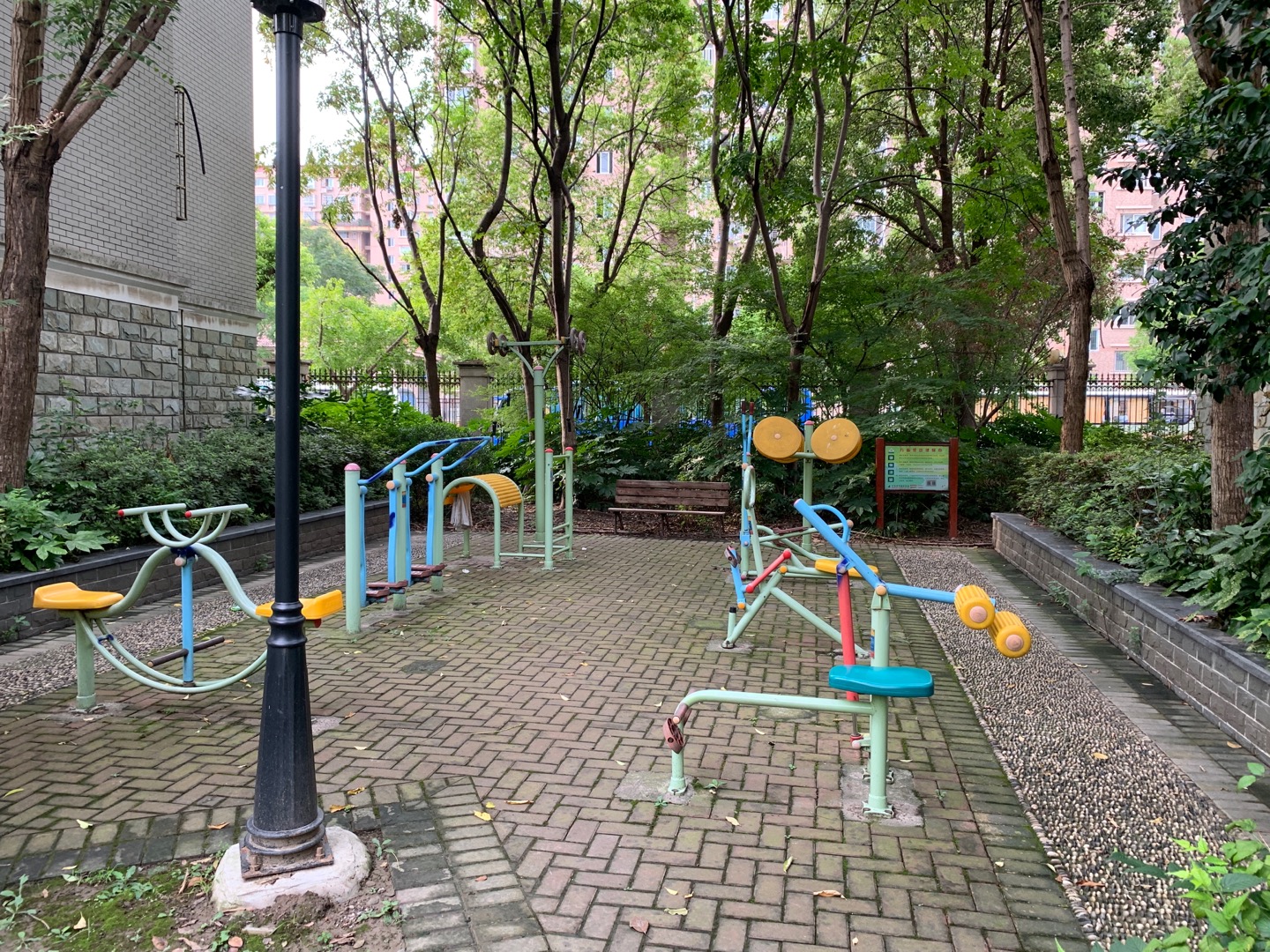 新梅苑居委萬臨家園健身點