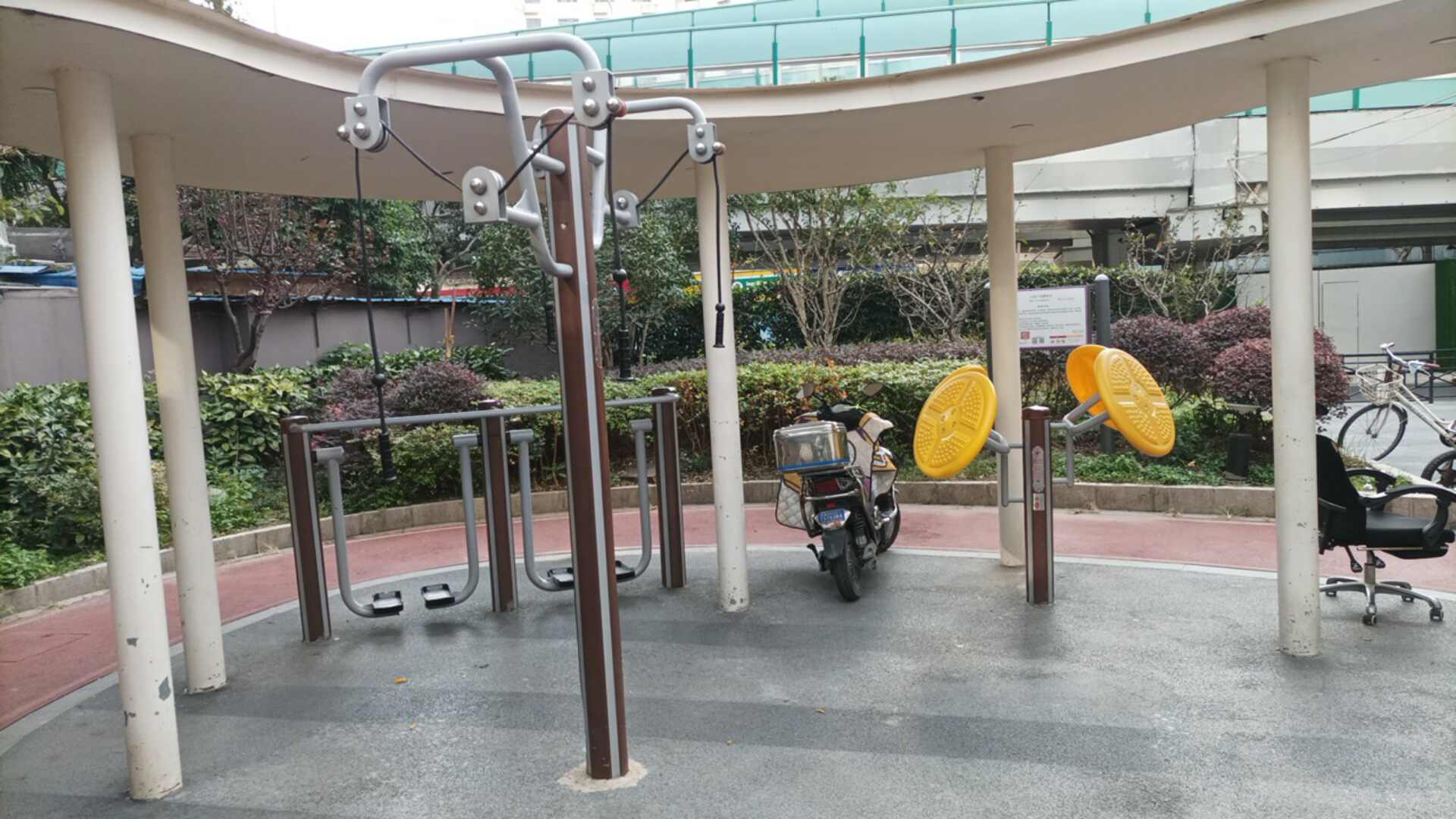 七彩廣場(chǎng)健身點(diǎn)