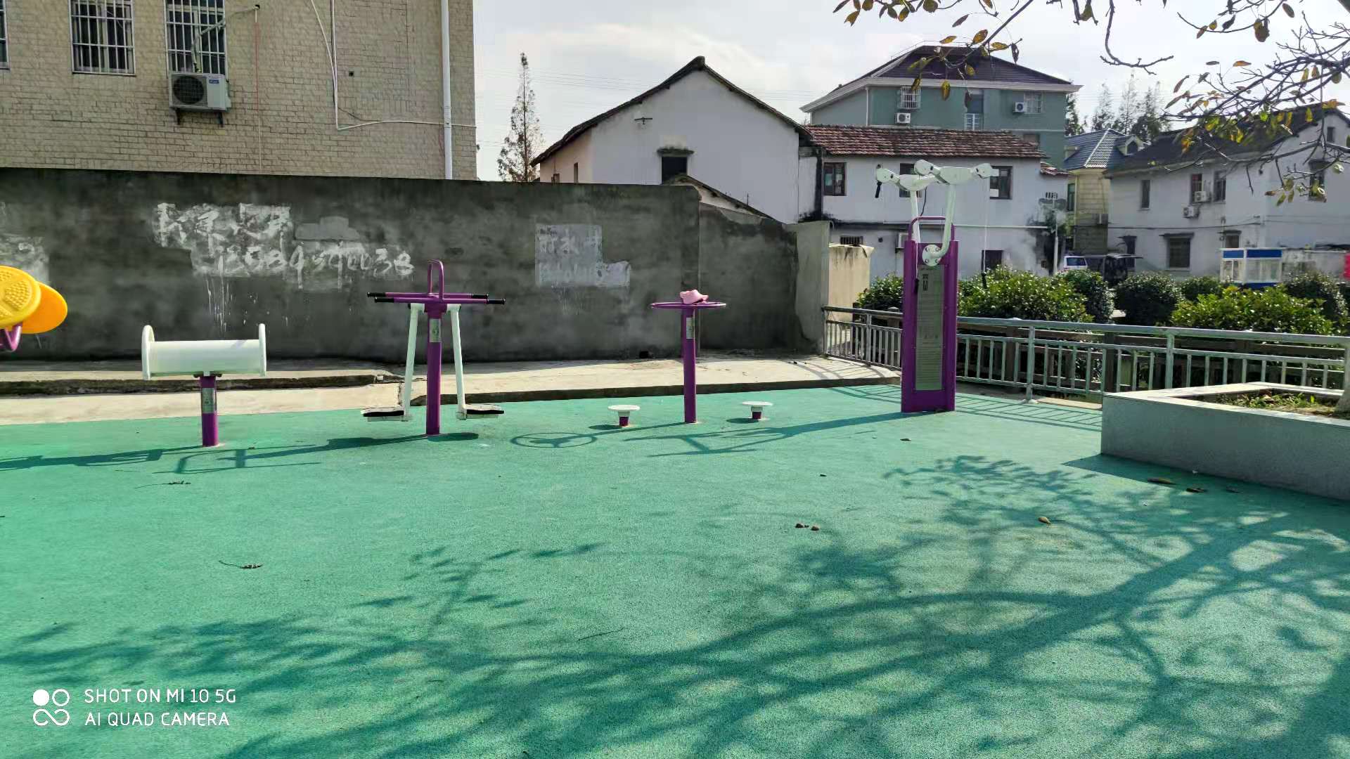 華漕鎮(zhèn)紀東村高家浜西健身點