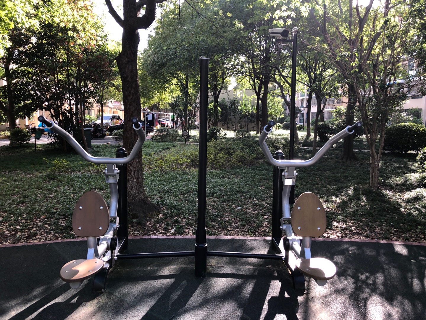 自重式高拉訓練器