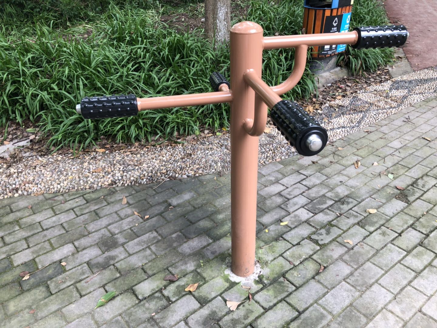 彈振壓腿器 彈振壓腿器