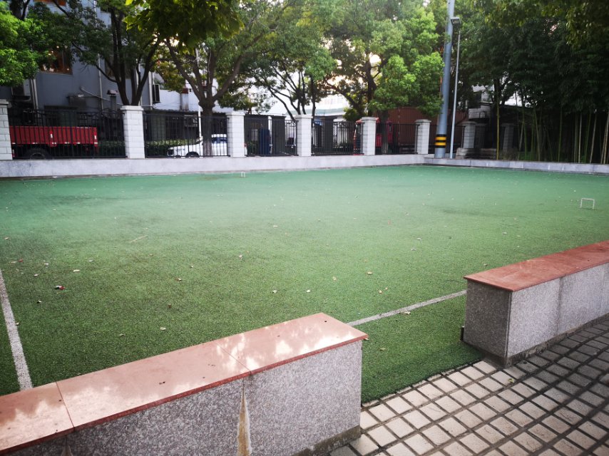 羅涇鎮市民體育健身俱樂部門球場