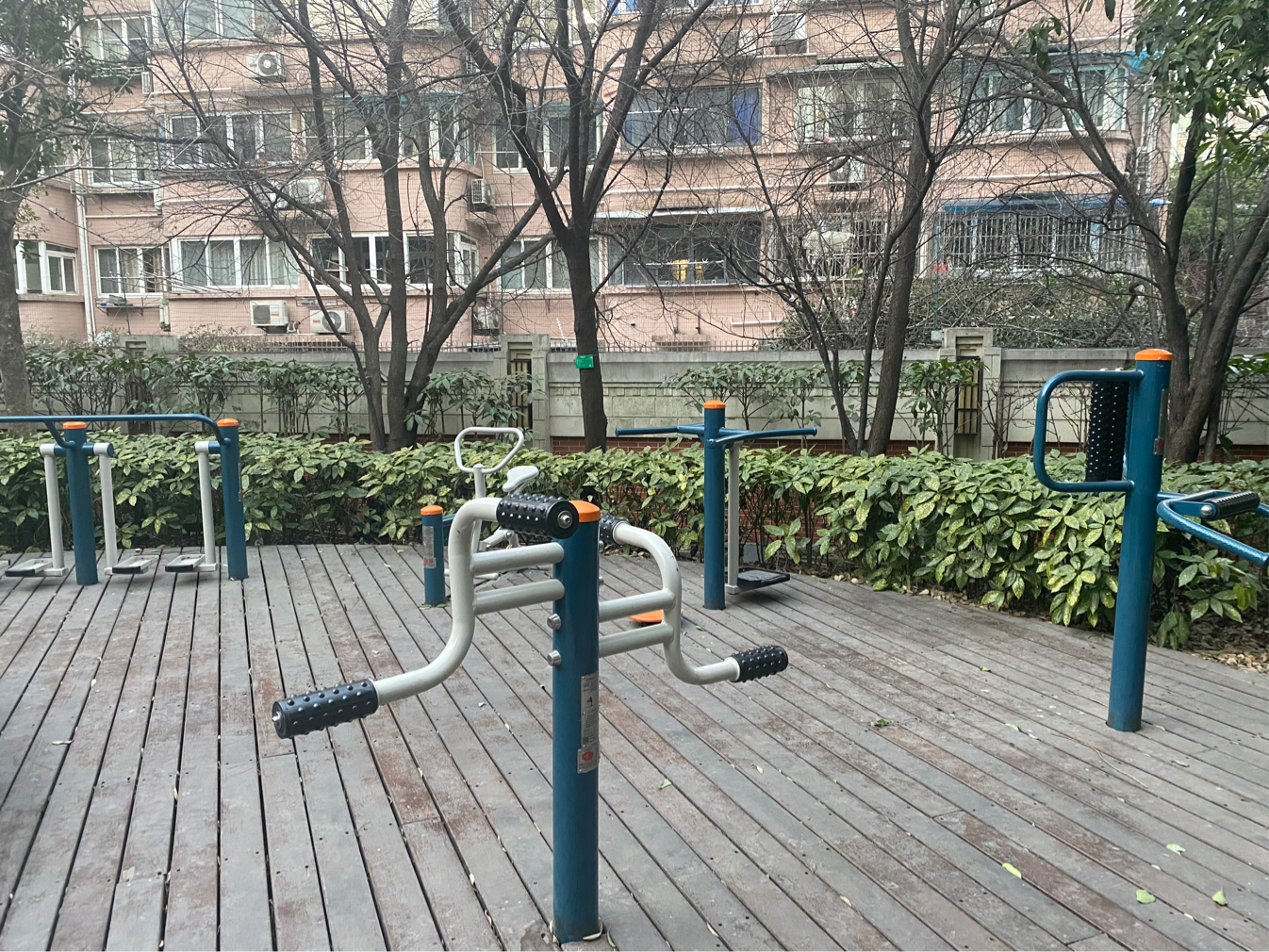 靜安區(qū)曹家渡街道均泰居委健身點（余姚路566弄）