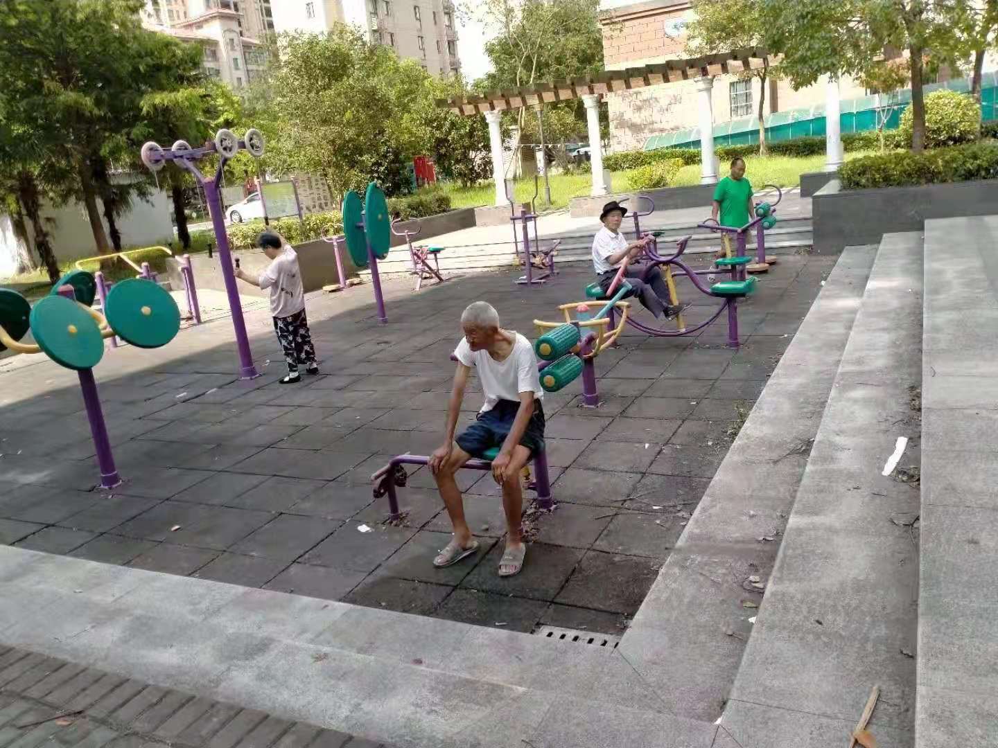 榮賢居委褚家華苑健身點(diǎn)