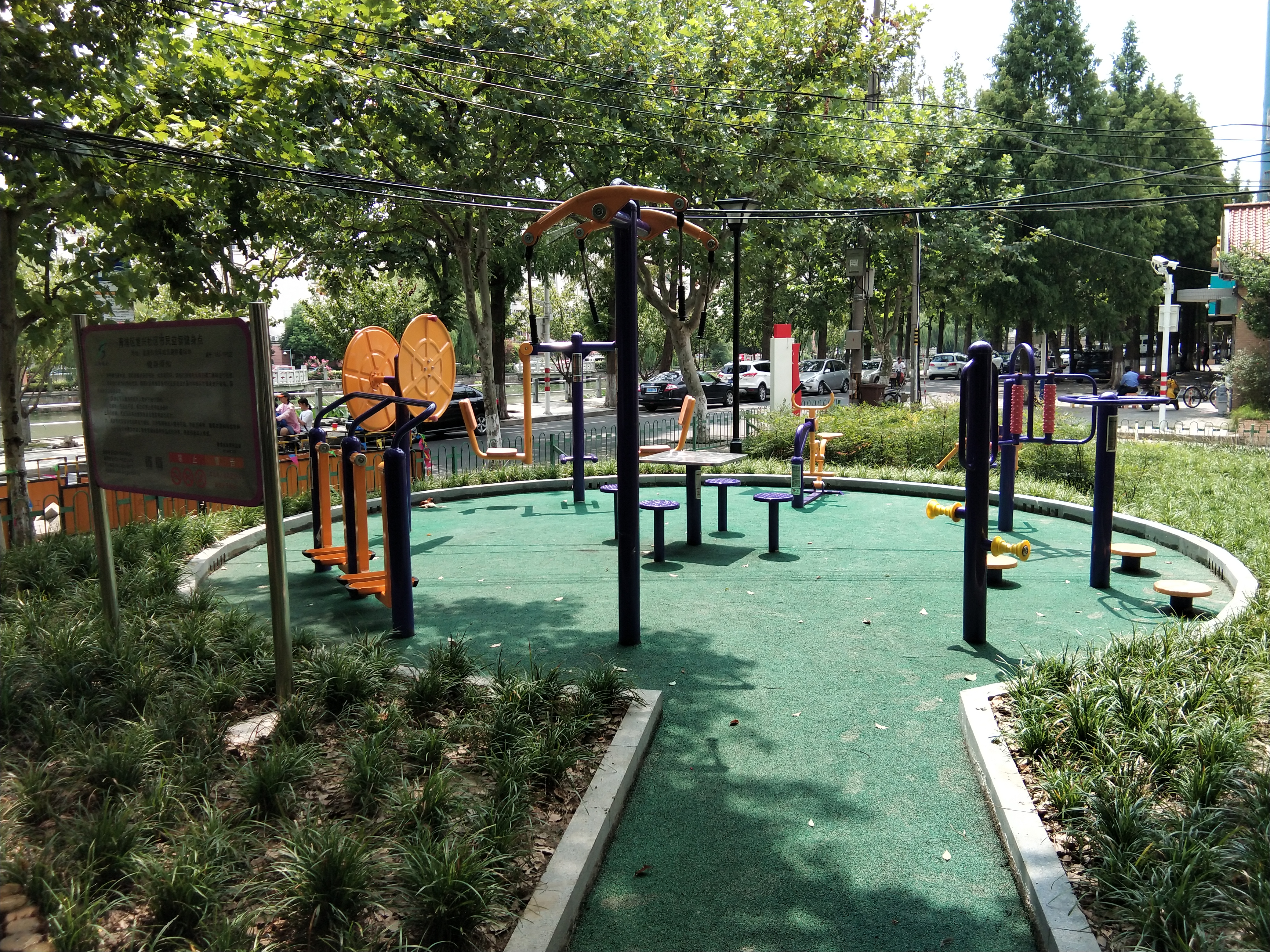 復興社區(qū)僑鑫綠地健身點