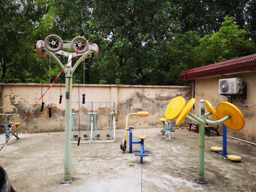 航華一村三居委健身苑點B