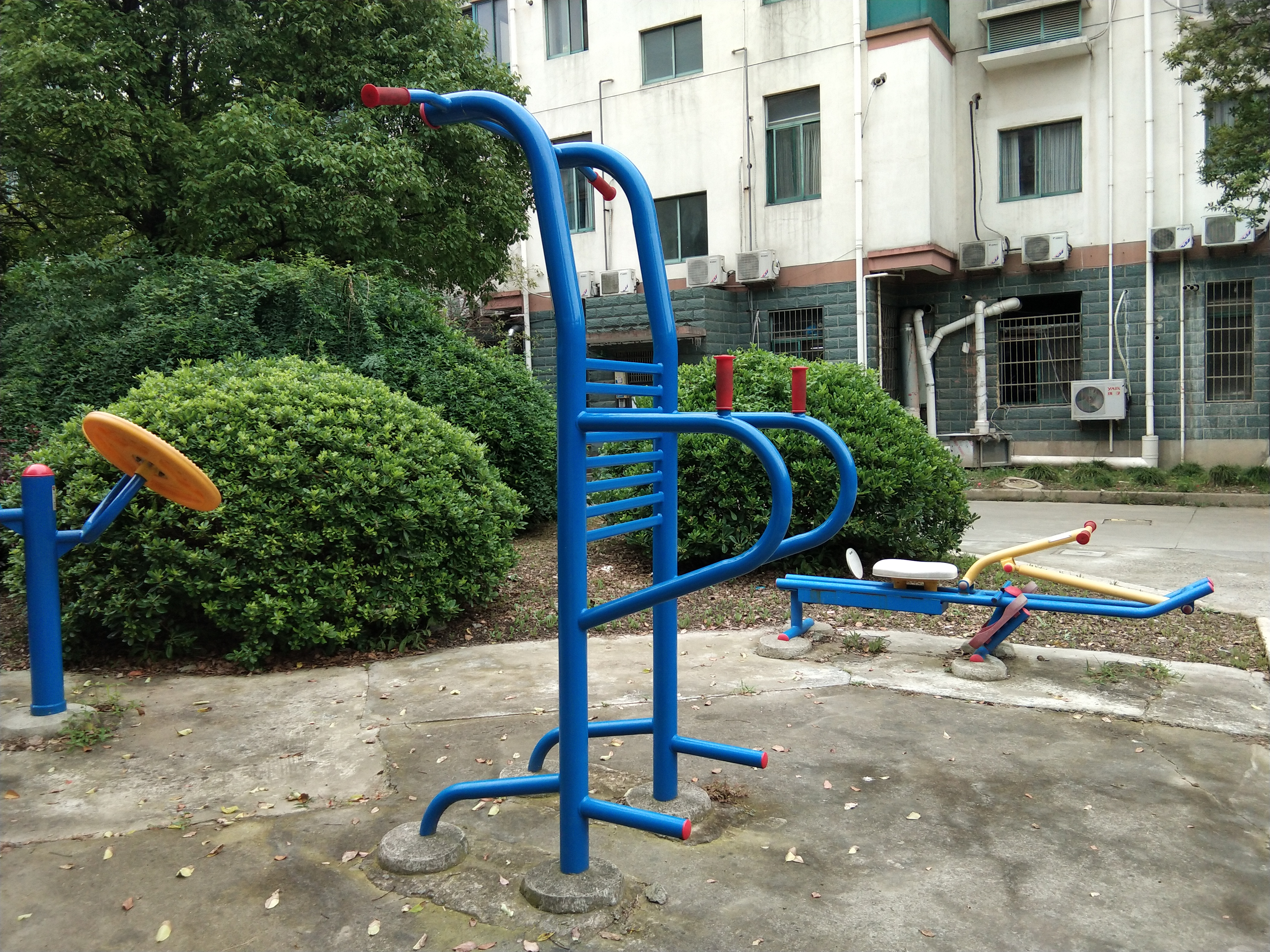 多功能訓練器 多功能訓練器